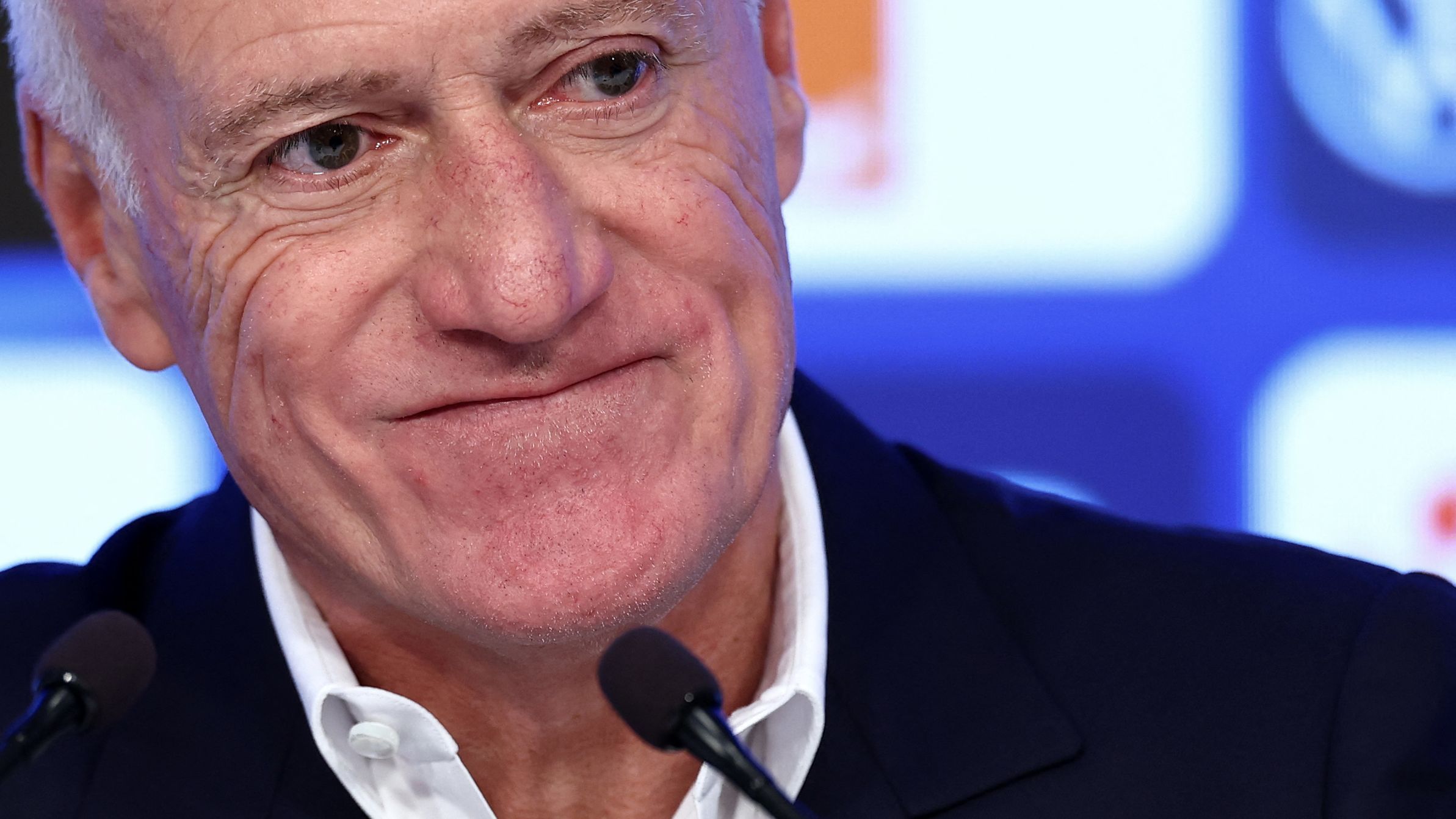 法国队集训 dolor 伤病 调整 的照片，迪尚现场指挥