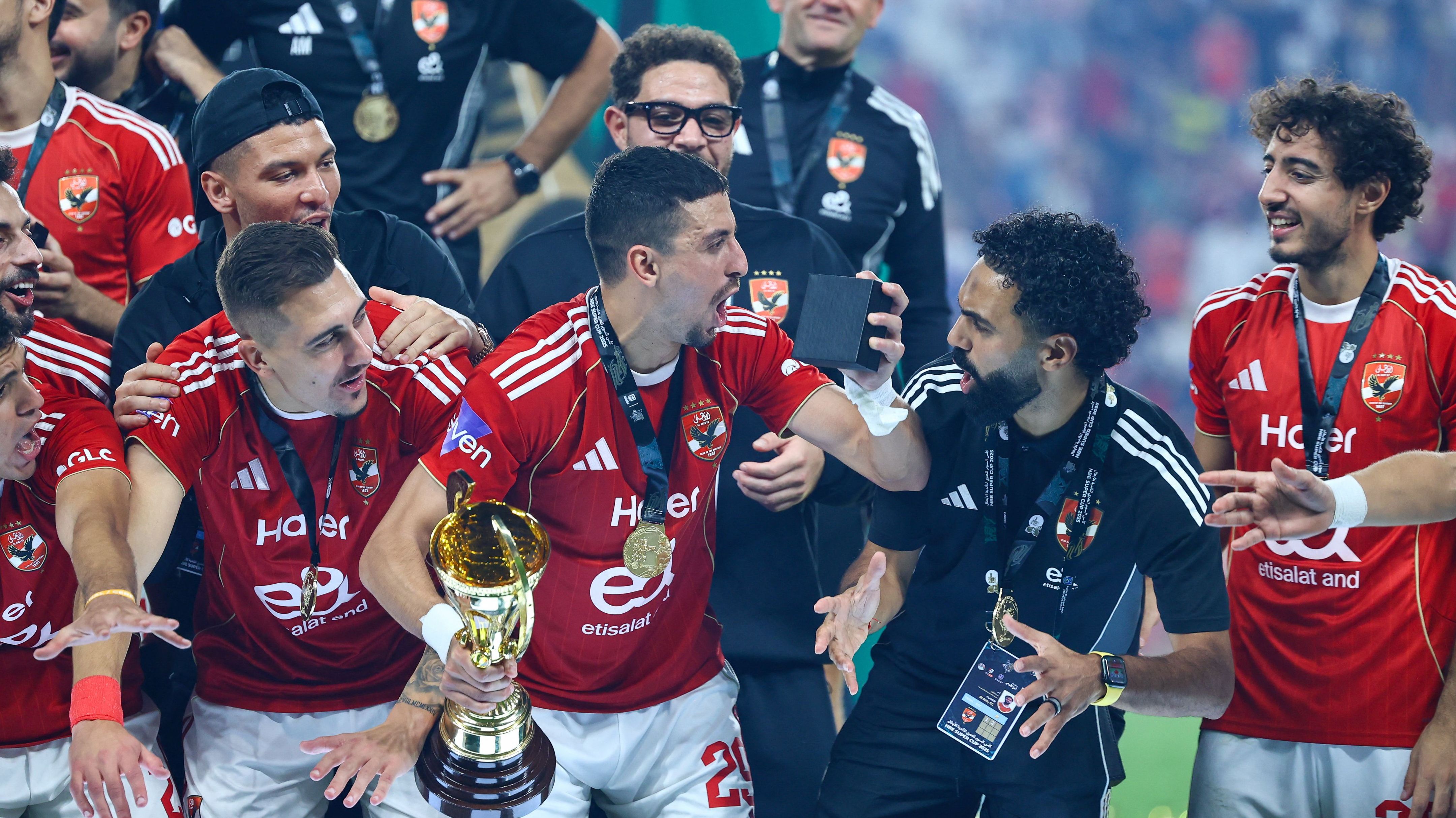 جماهير الجيش الملكي تطالب بإيقاف طاهر محمد طاهر بعد أحداث شغب مباراة الأهلي