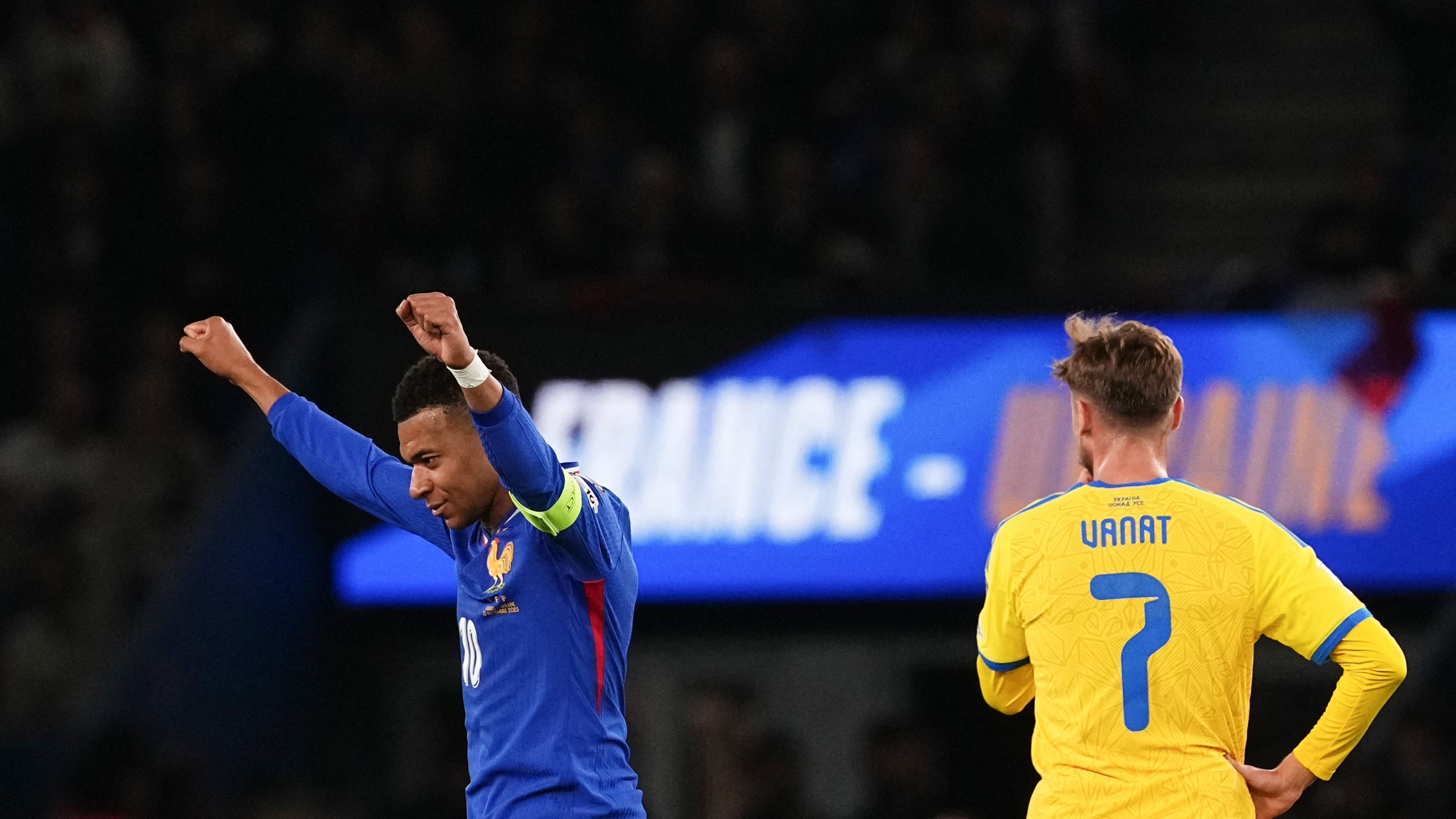 法国对乌克兰的世界杯预选赛精彩瞬间