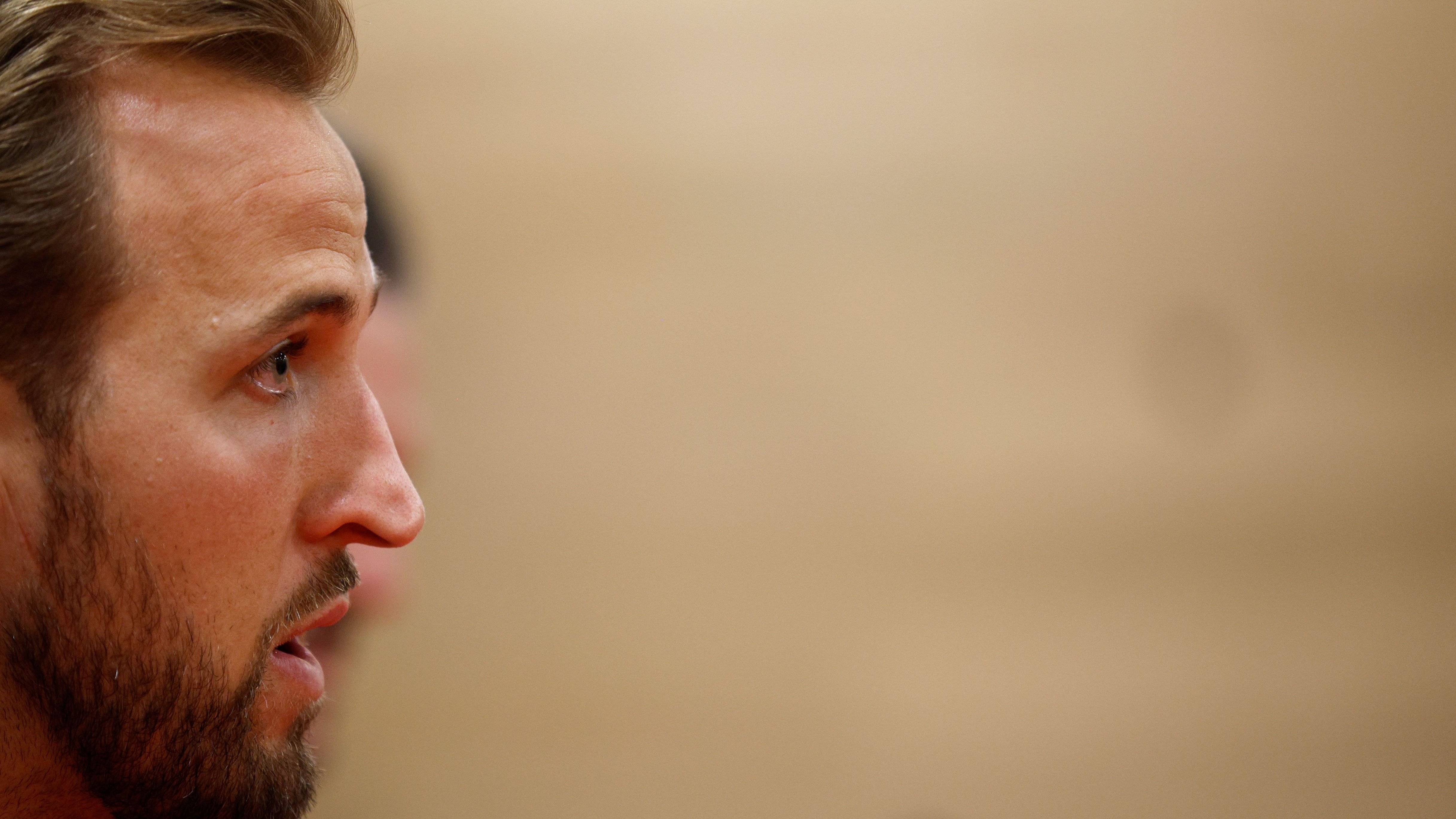 Kane égalant Pelé: Kane et le record des 77 buts internationaux contre Albanie à Tirana