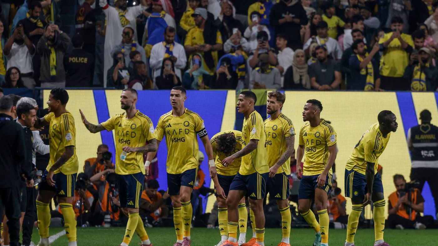 بالفيديو.. خبير قانوني يكشف سبب عقوبة الفيفا ضد النصر السعودي