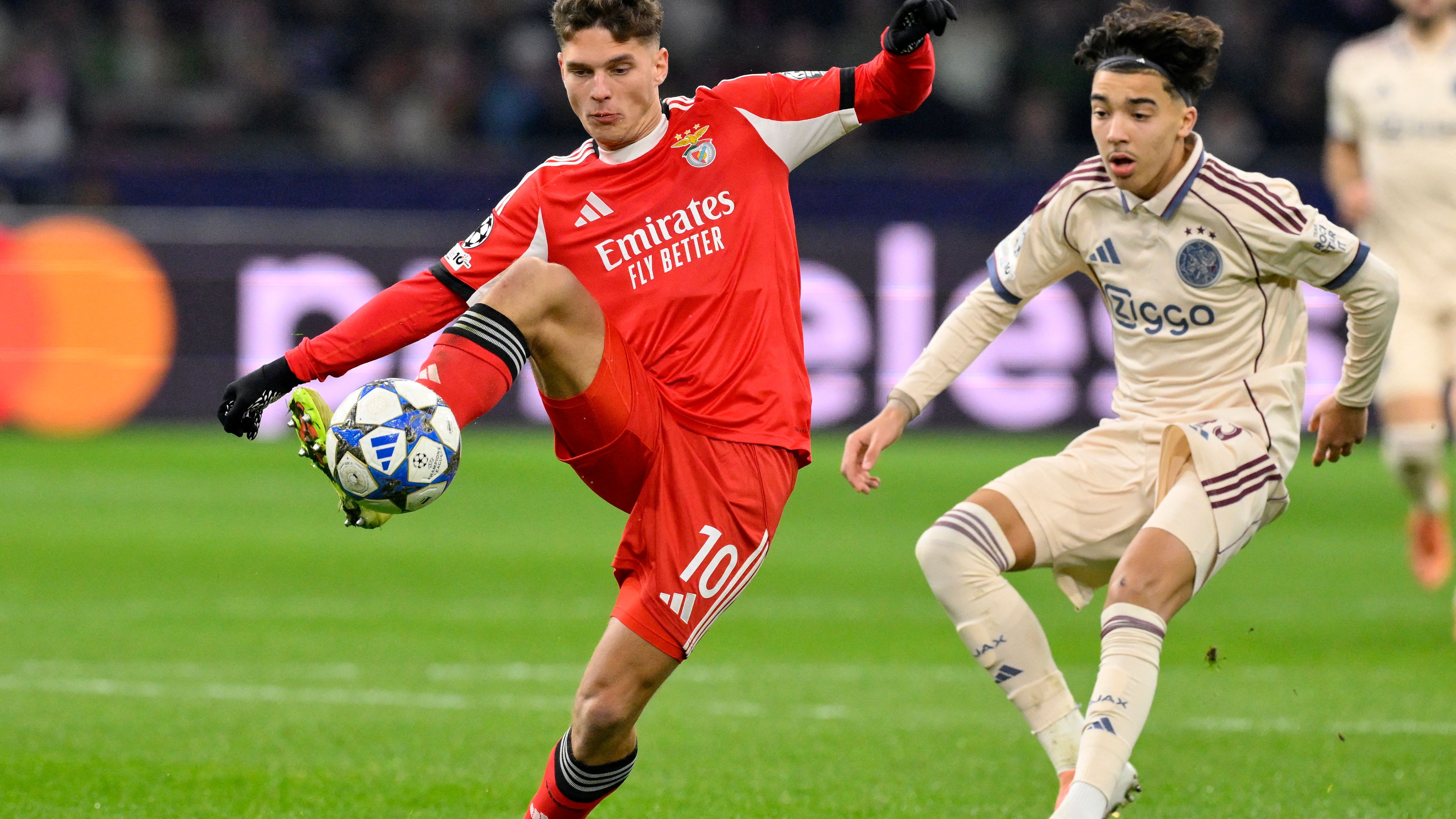 FBL-EUR-C1-AJAX-BENFICA