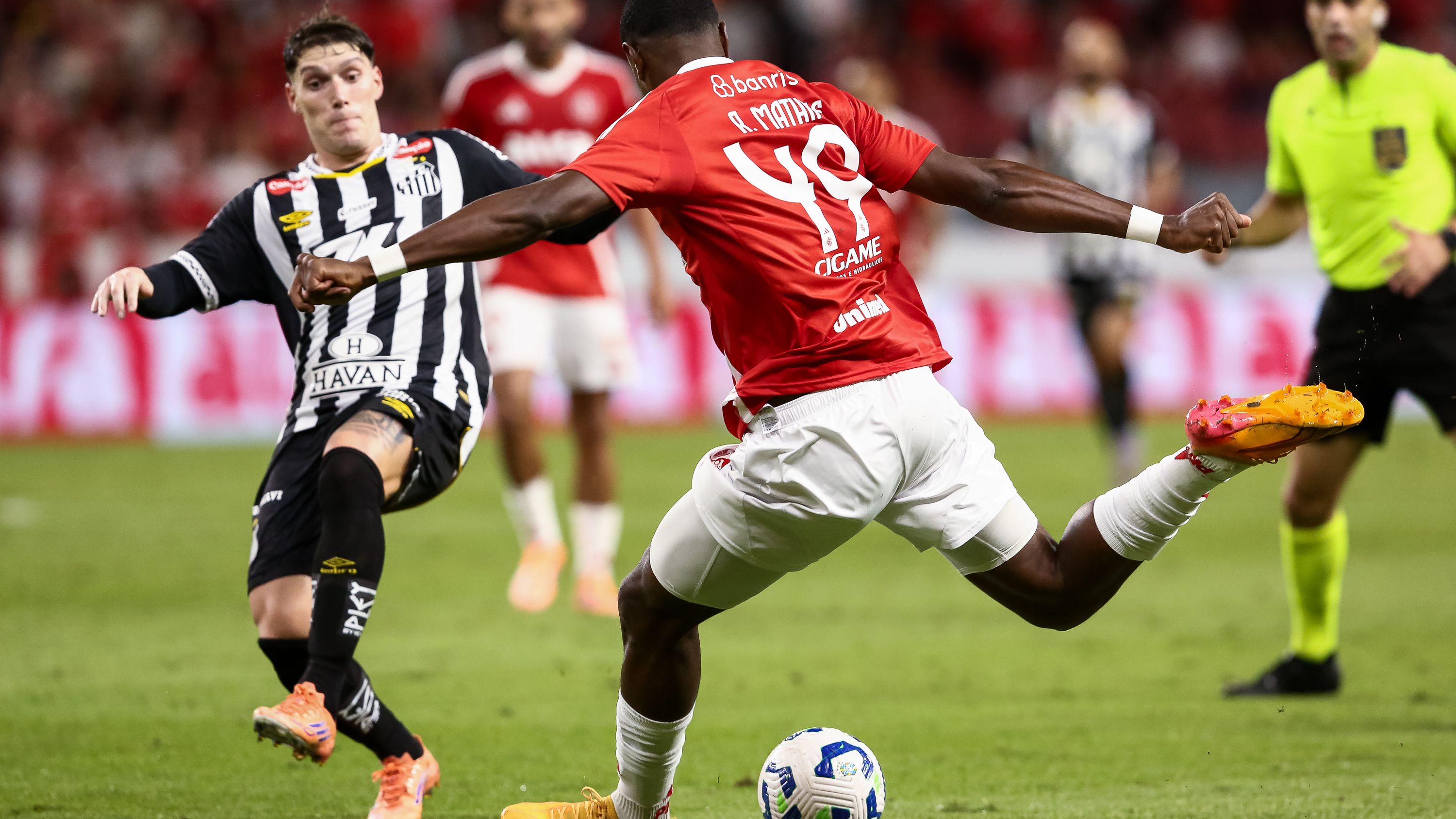 Internacional v Santos - Brasileirao 2025