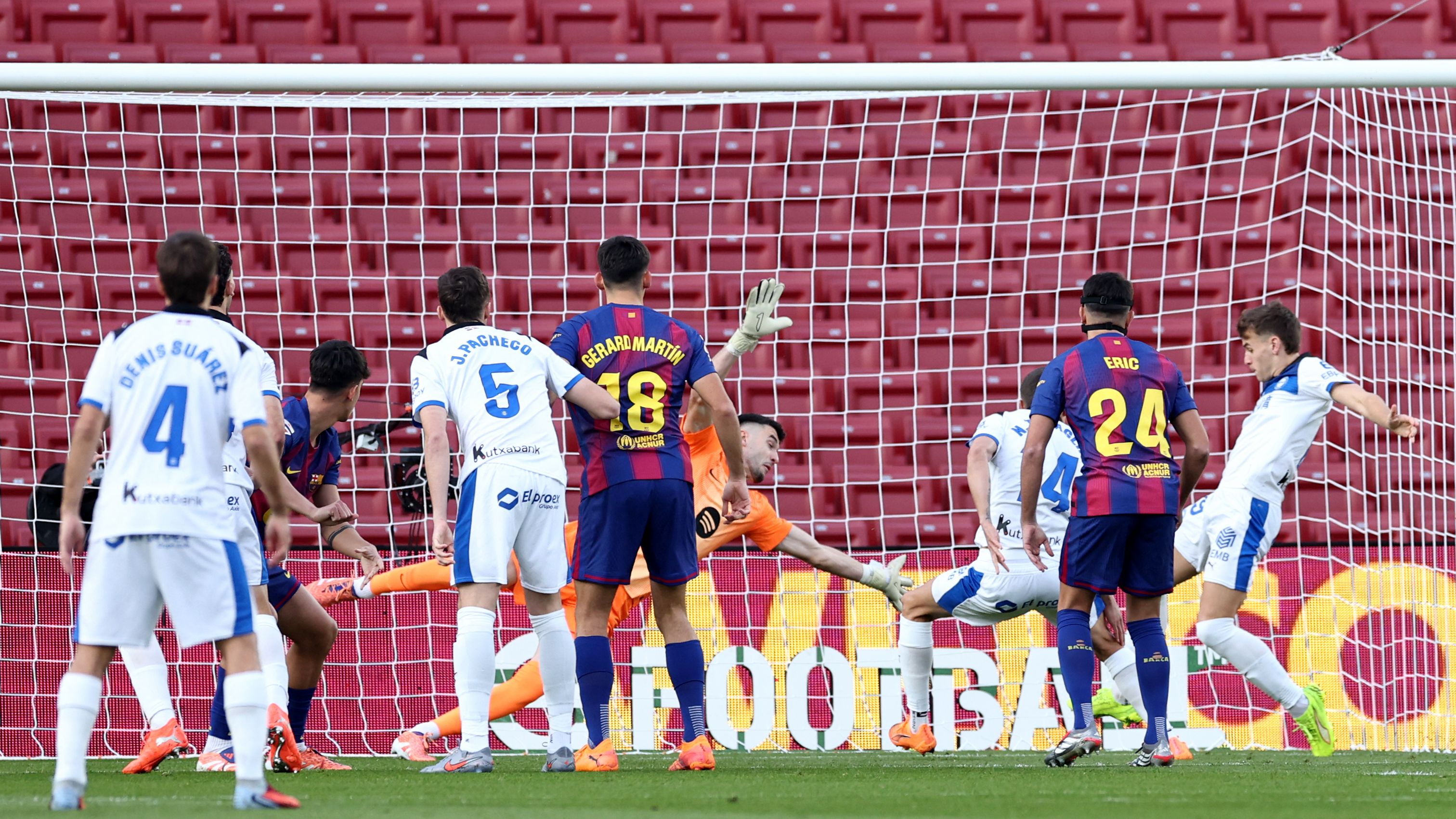 TOPSHOT-FBL-ESP-LIGA-BARCELONA-ALAVES