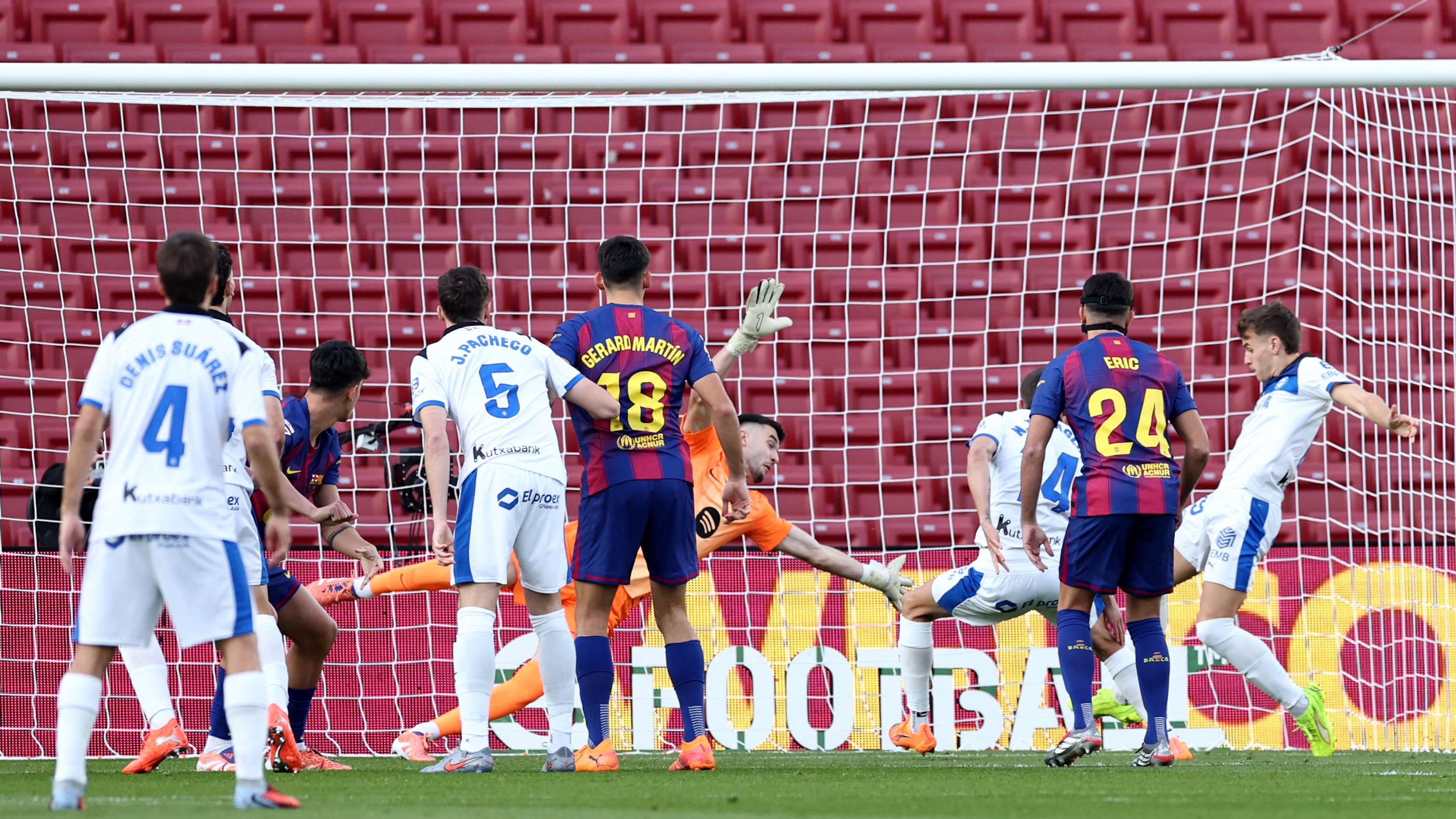 TOPSHOT-FBL-ESP-LIGA-BARCELONA-ALAVES