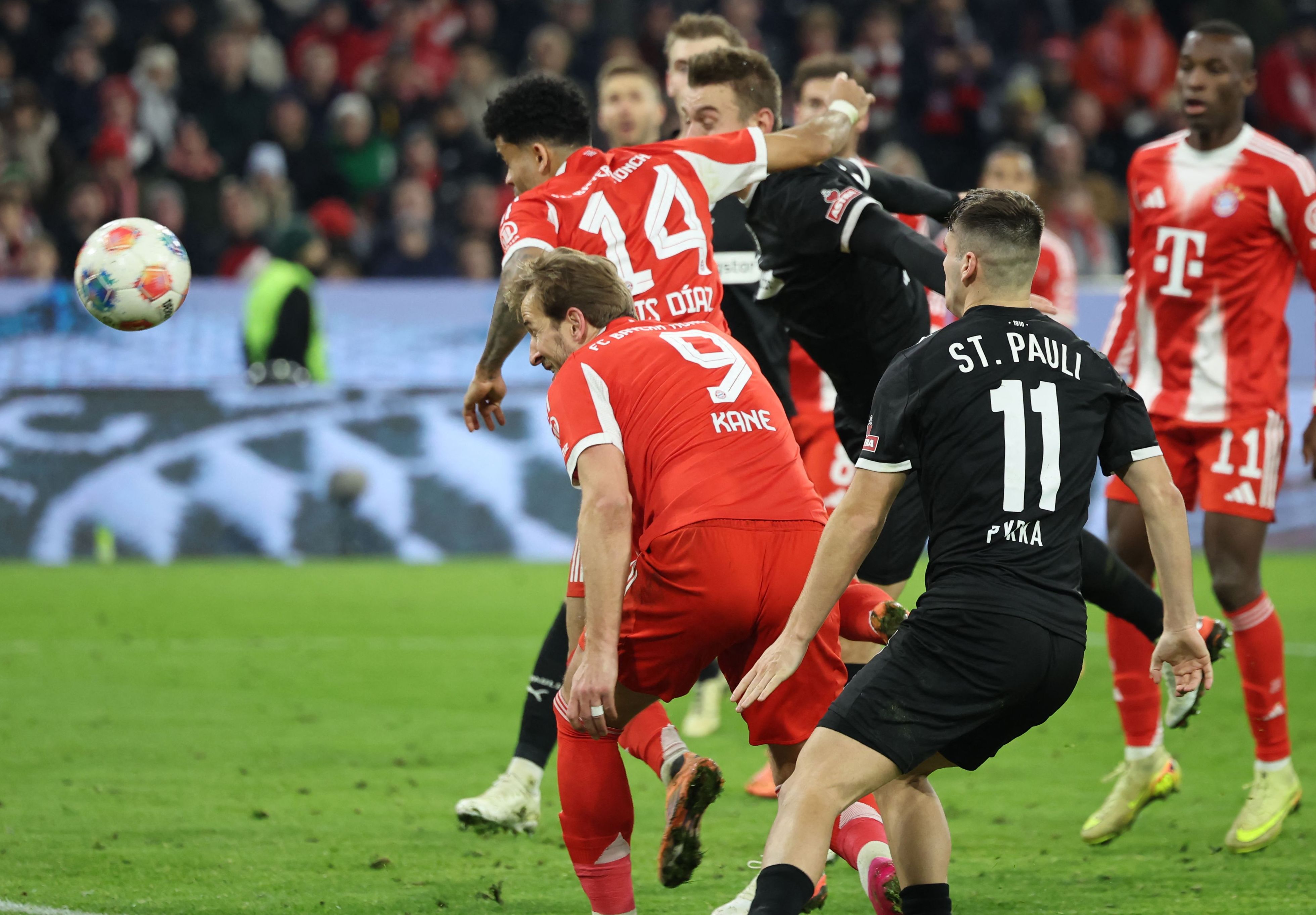 FBL-GER-BUNDESLIGA-BAYERN MUNICH-ST PAULI