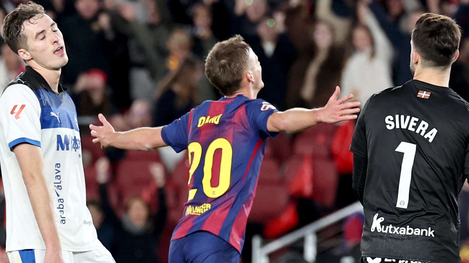 TOPSHOT-FBL-ESP-LIGA-BARCELONA-ALAVES