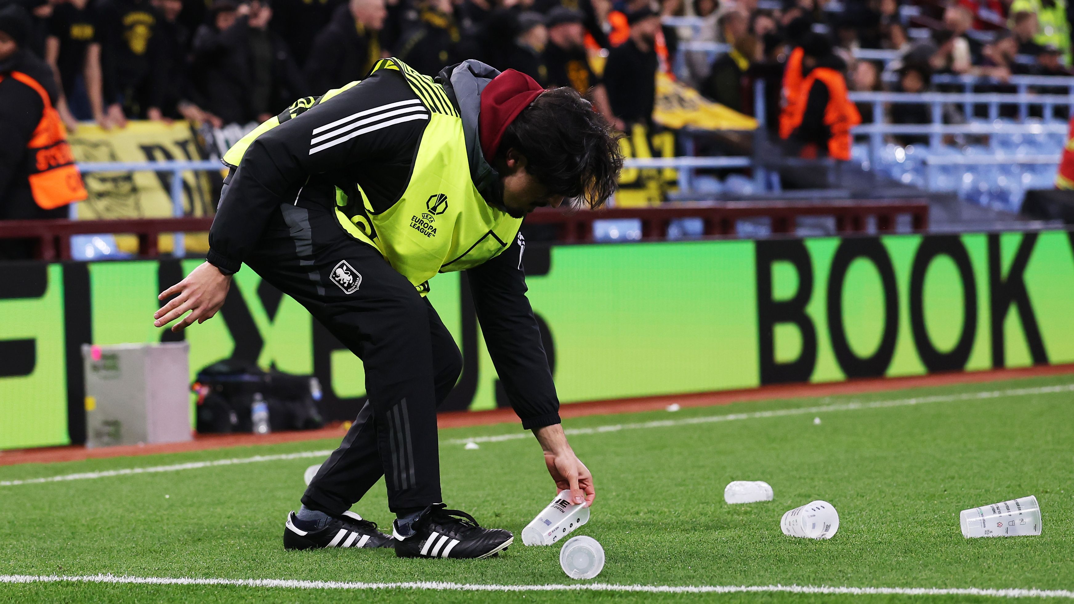 مقذوفات جماهير يونج بويز