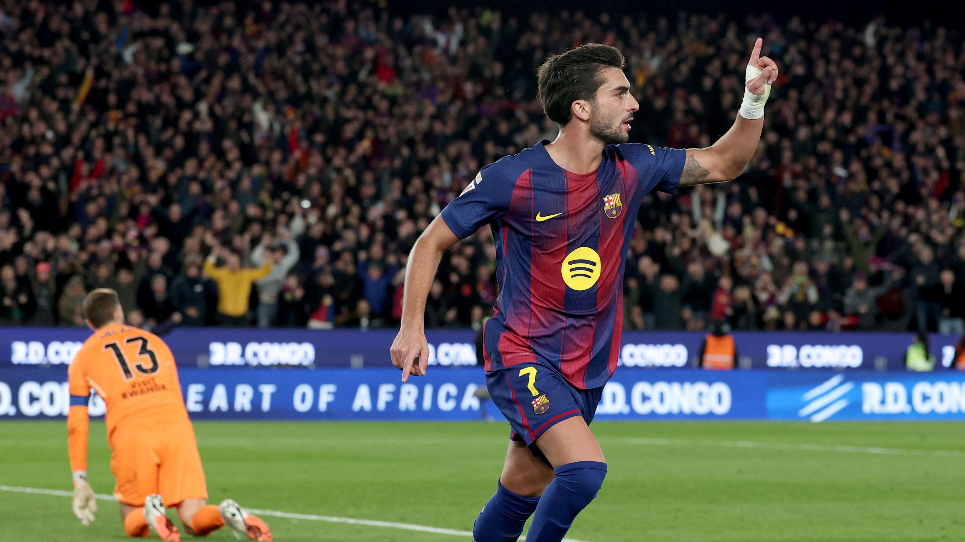 TOPSHOT-FBL-ESP-LIGA-BARCELONA-ATLETICO MADRID