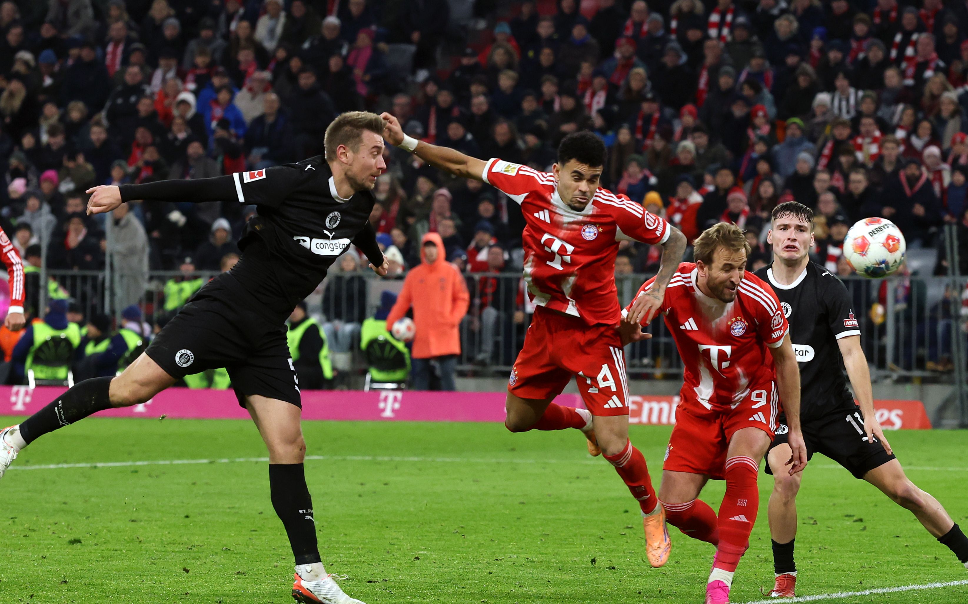 FC Bayern München v FC St. Pauli - Bundesliga