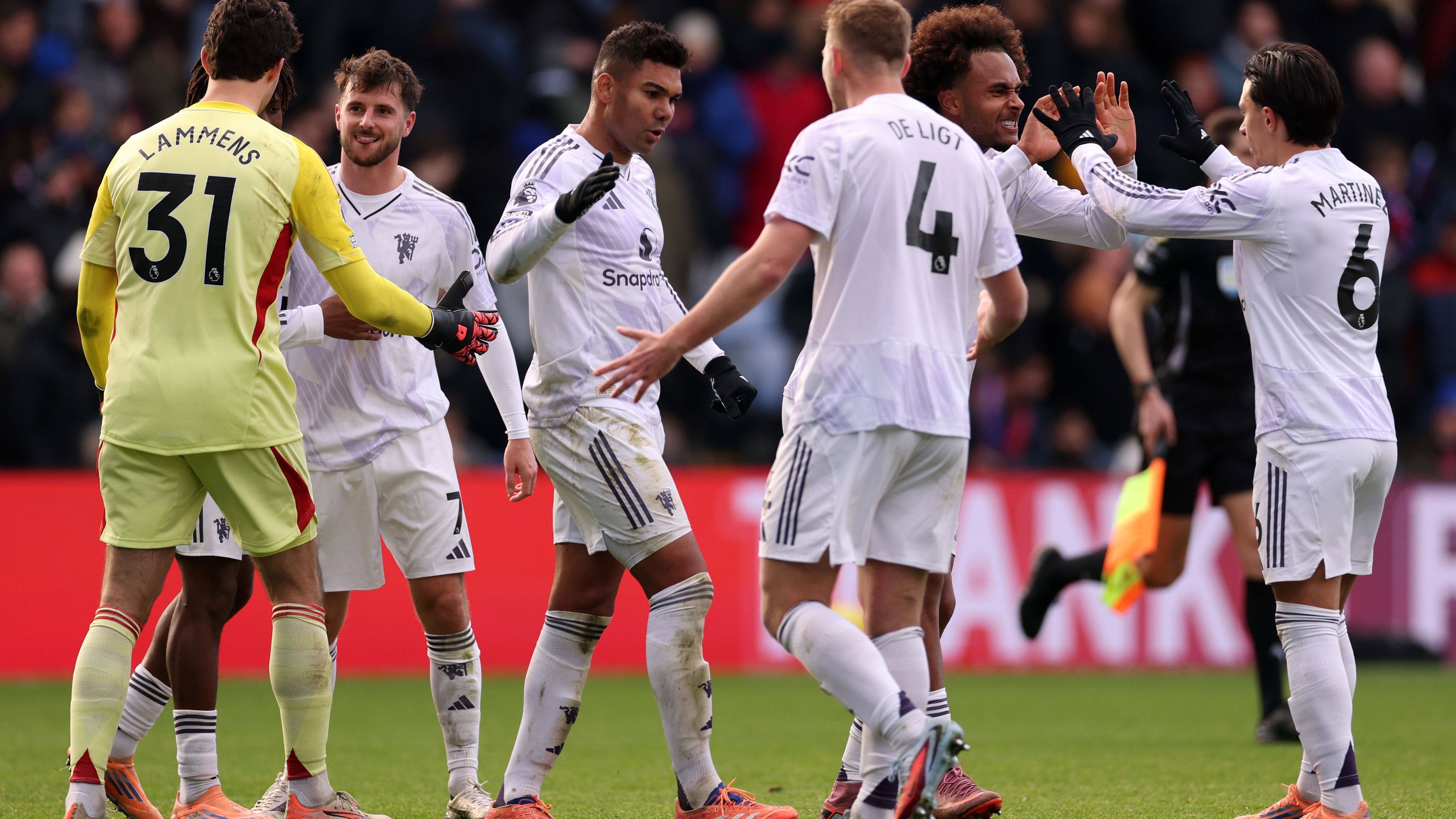 Manchester United vence a Crystal Palace en Londres 2-1, remontada en la Premier League