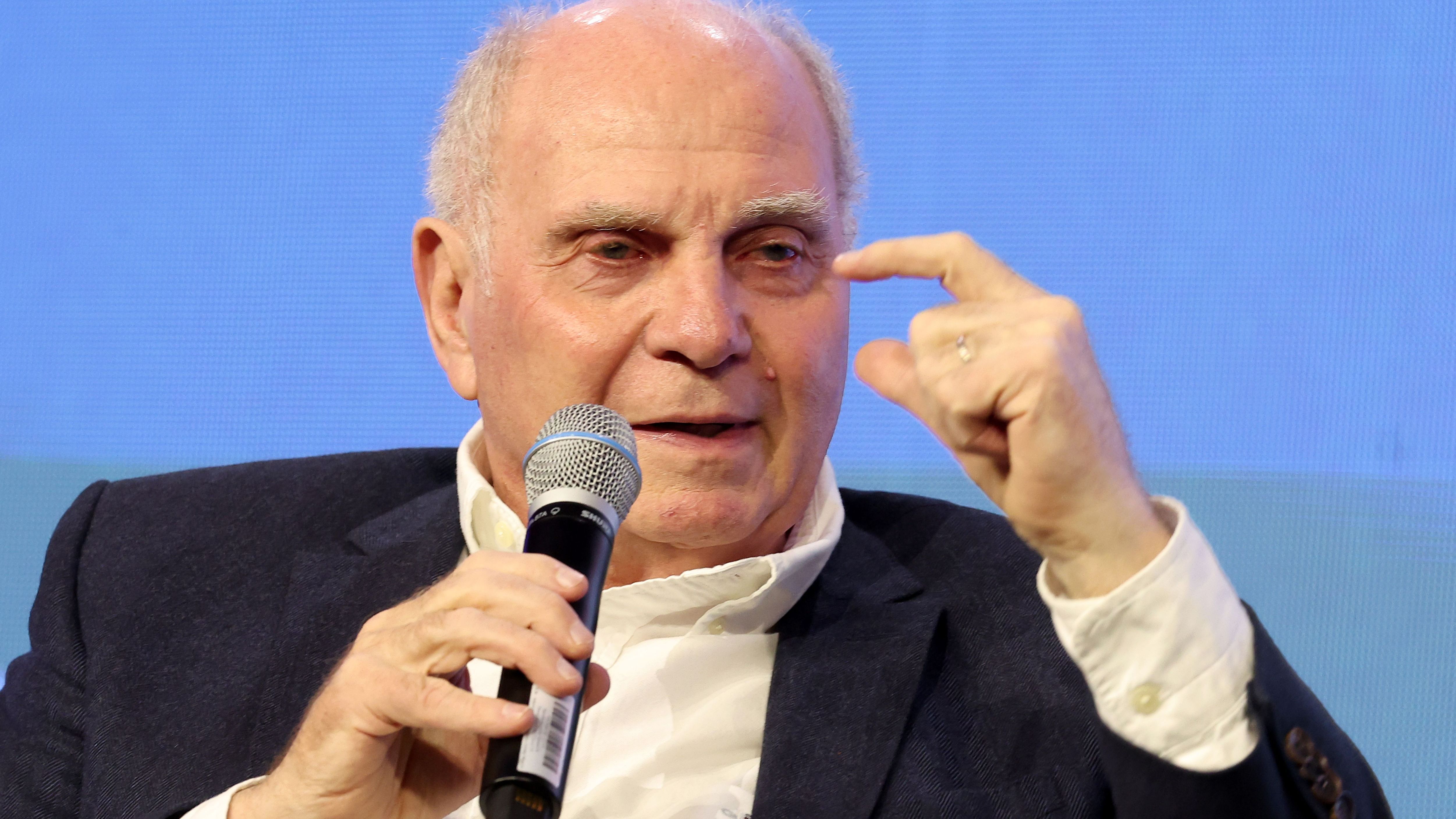 هونيس: على نوير تقبل الجلوس بديلًا.. وليفربول يجب أن يندم