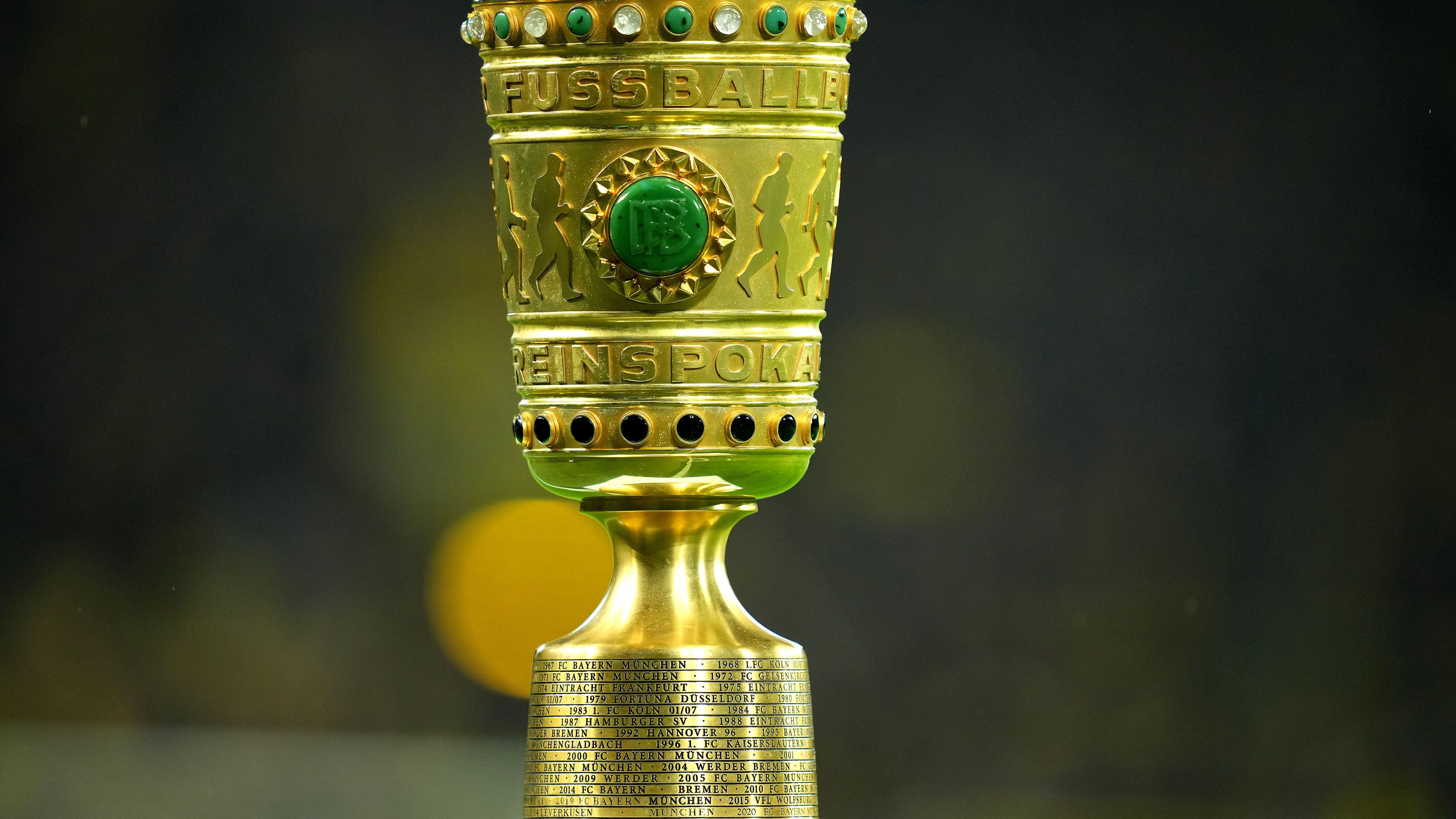 Borussia Dortmund v Bayer 04 Leverkusen - DFB Cup: Round of 16
