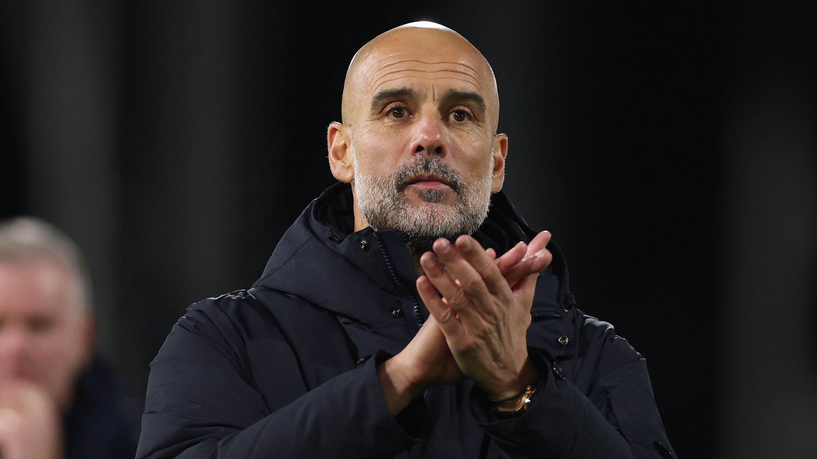 حرب أخرى تمنع جوارديولا من الرد