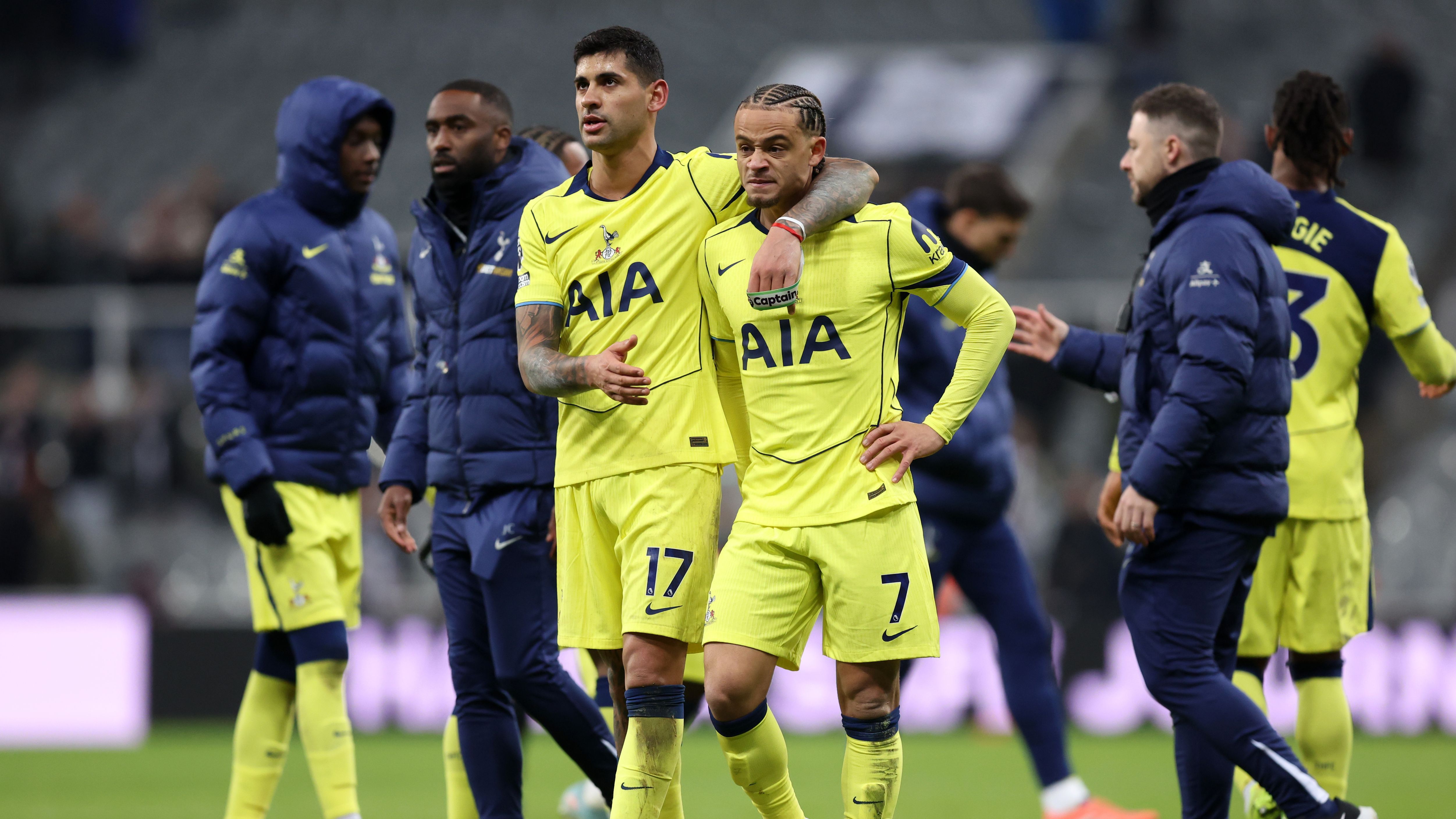 Foto de Guglielmo Vicario en Tottenham ante silbidos