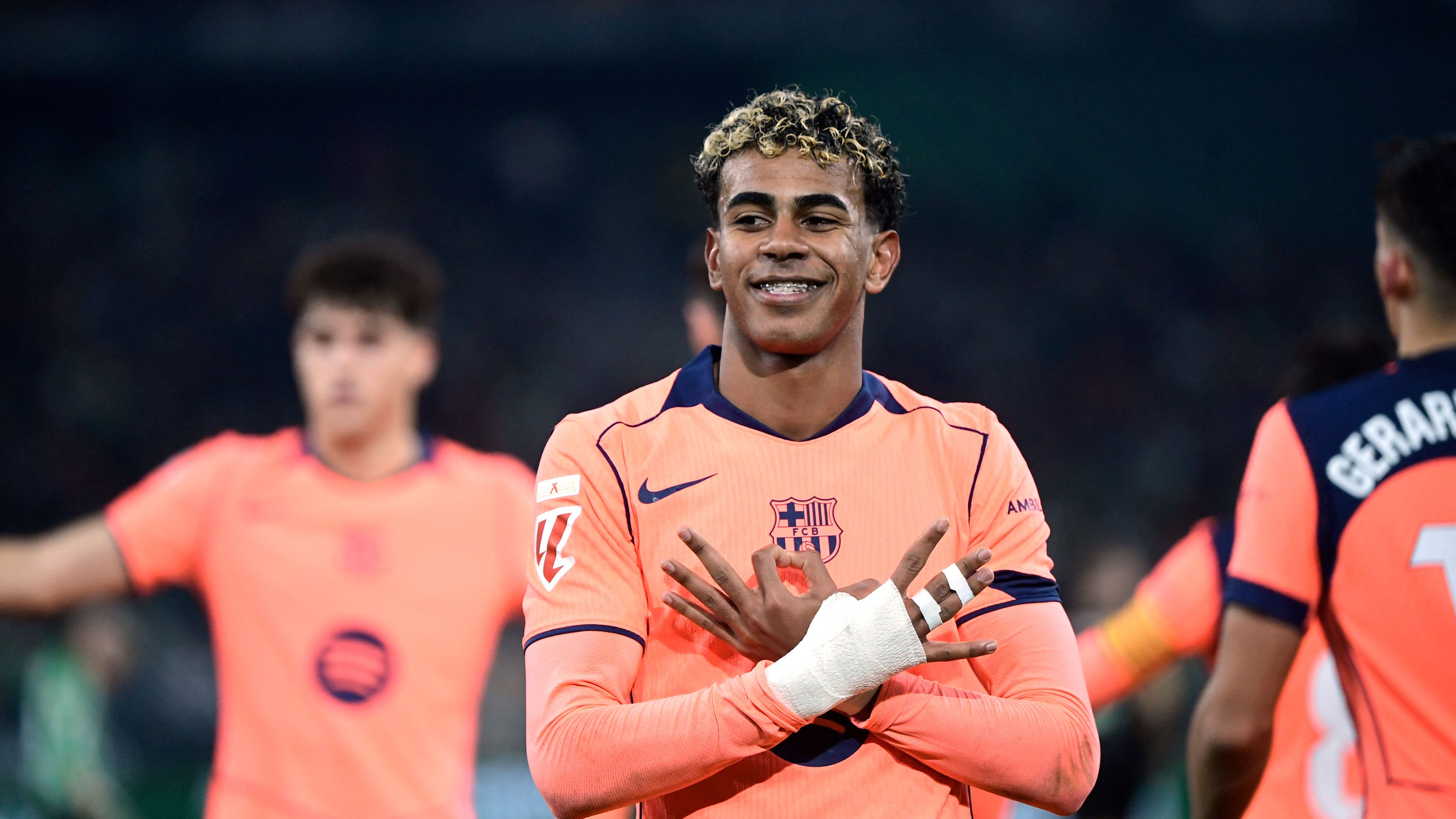 القنوات الناقلة لمباراة برشلونة وأشبيليه في الدوري الإسباني 2025-2026: تفاصيل البث