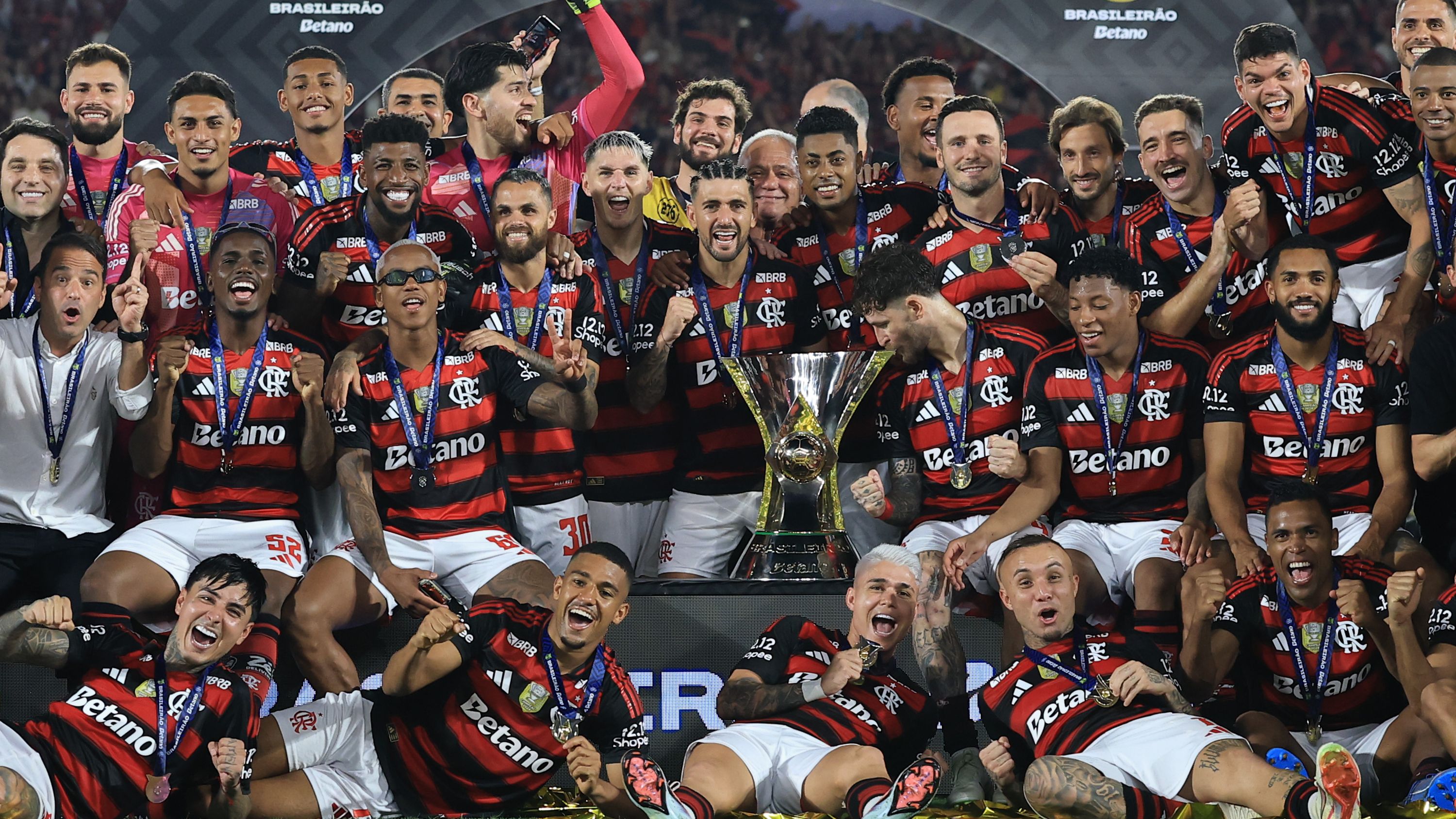 Flamengo celebrate Brazilian Serie A title at Maracanã after Libertadores win