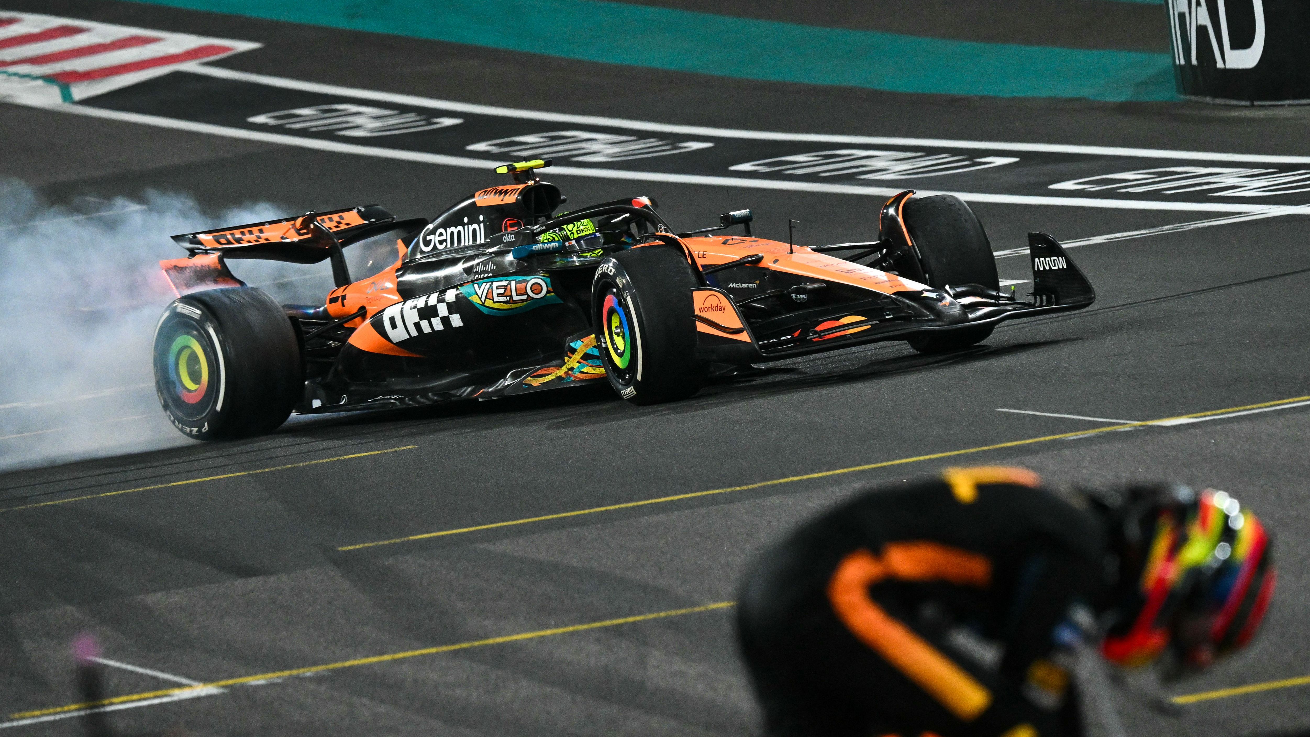 AUTO-PRIX-F1-UAE-RACE