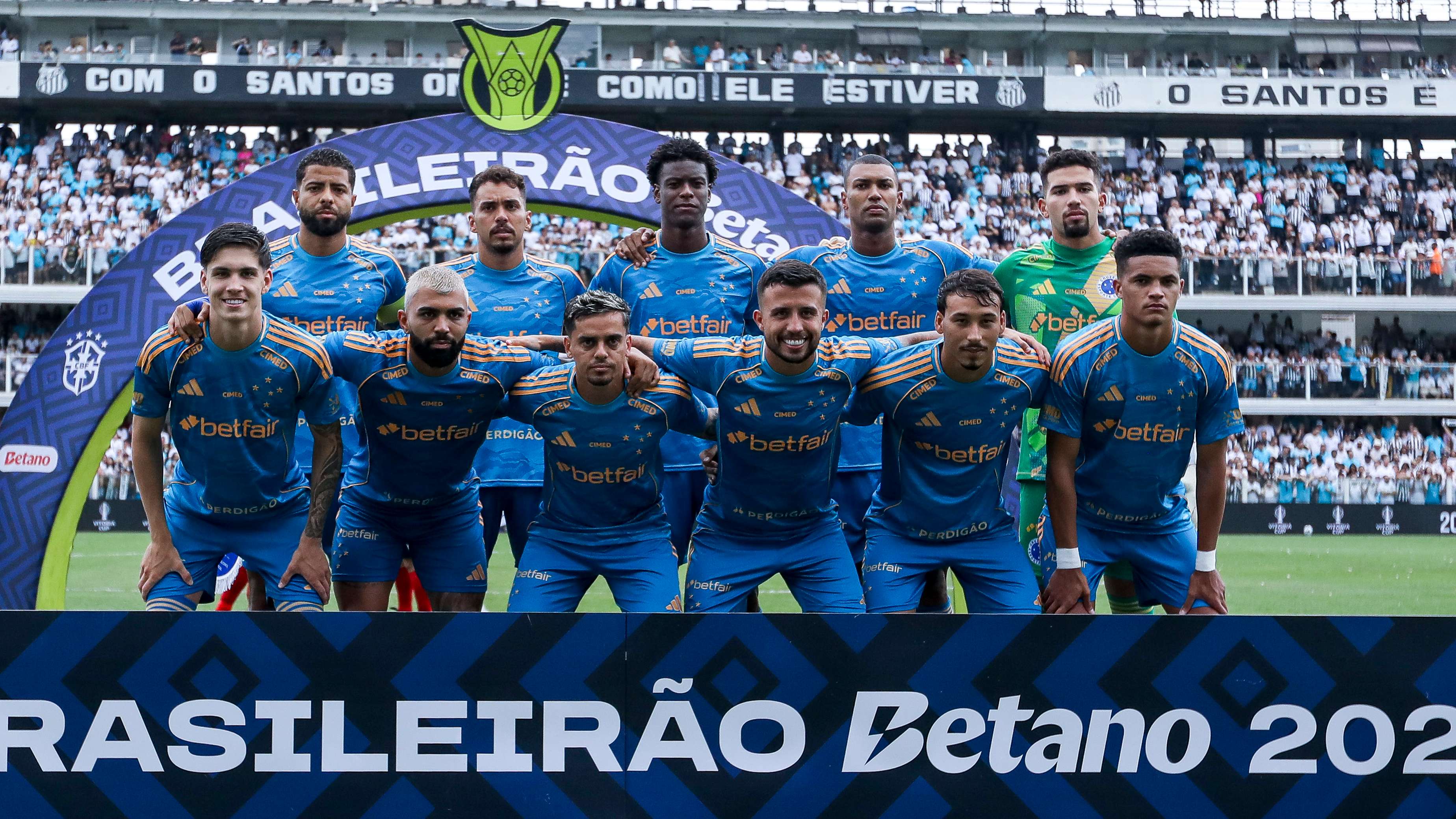 Santos v Cruzeiro - Brasileirao 2025
