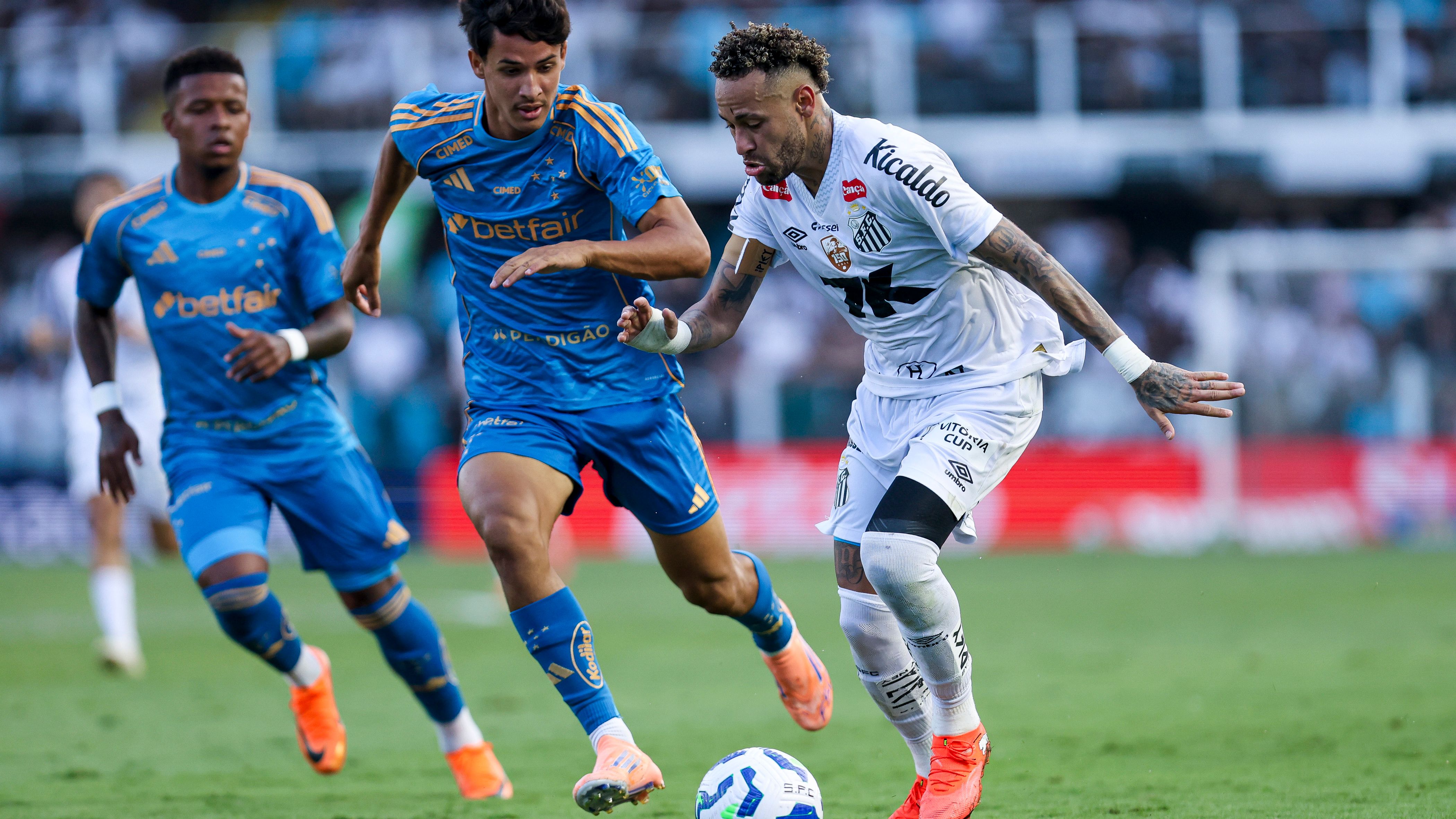 Santos v Cruzeiro - Brasileirao 2025