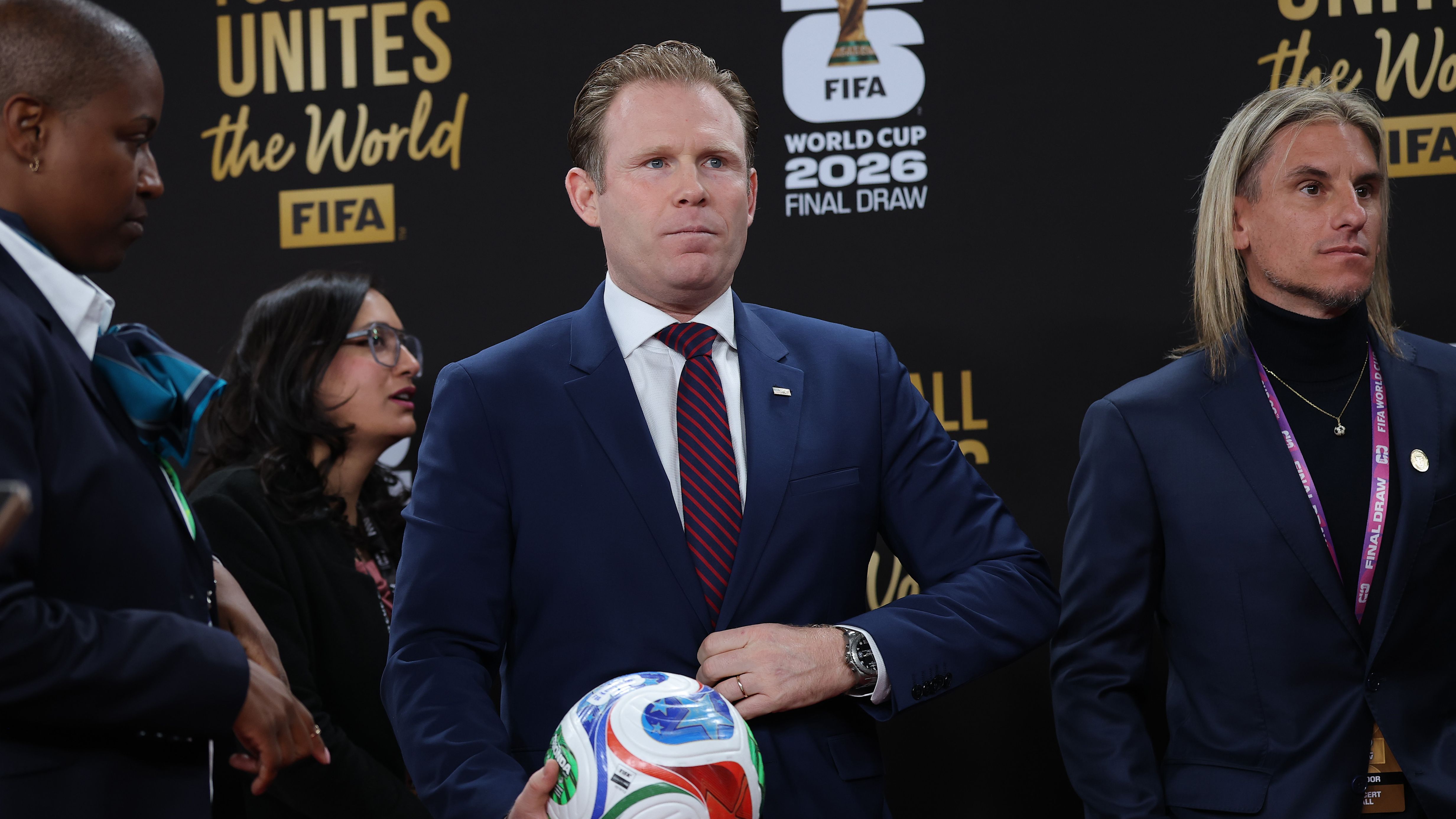 ترامب يربط استضافة كأس العالم للسيدات 2031 بموقف الفيفا من المتحولين جنسياً