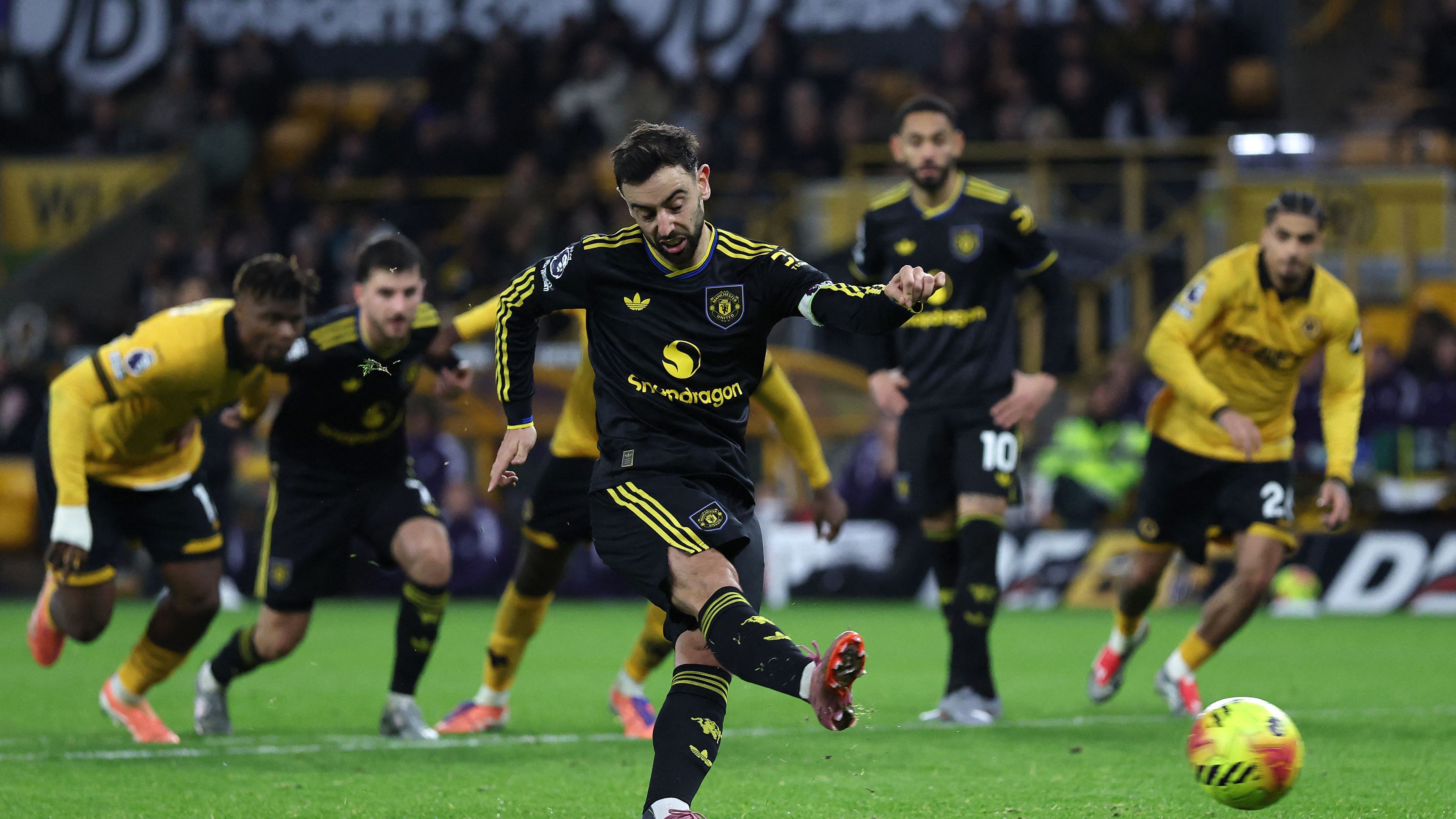 TOPSHOT-FBL-ENG-PR-WOLVES-MAN UTD