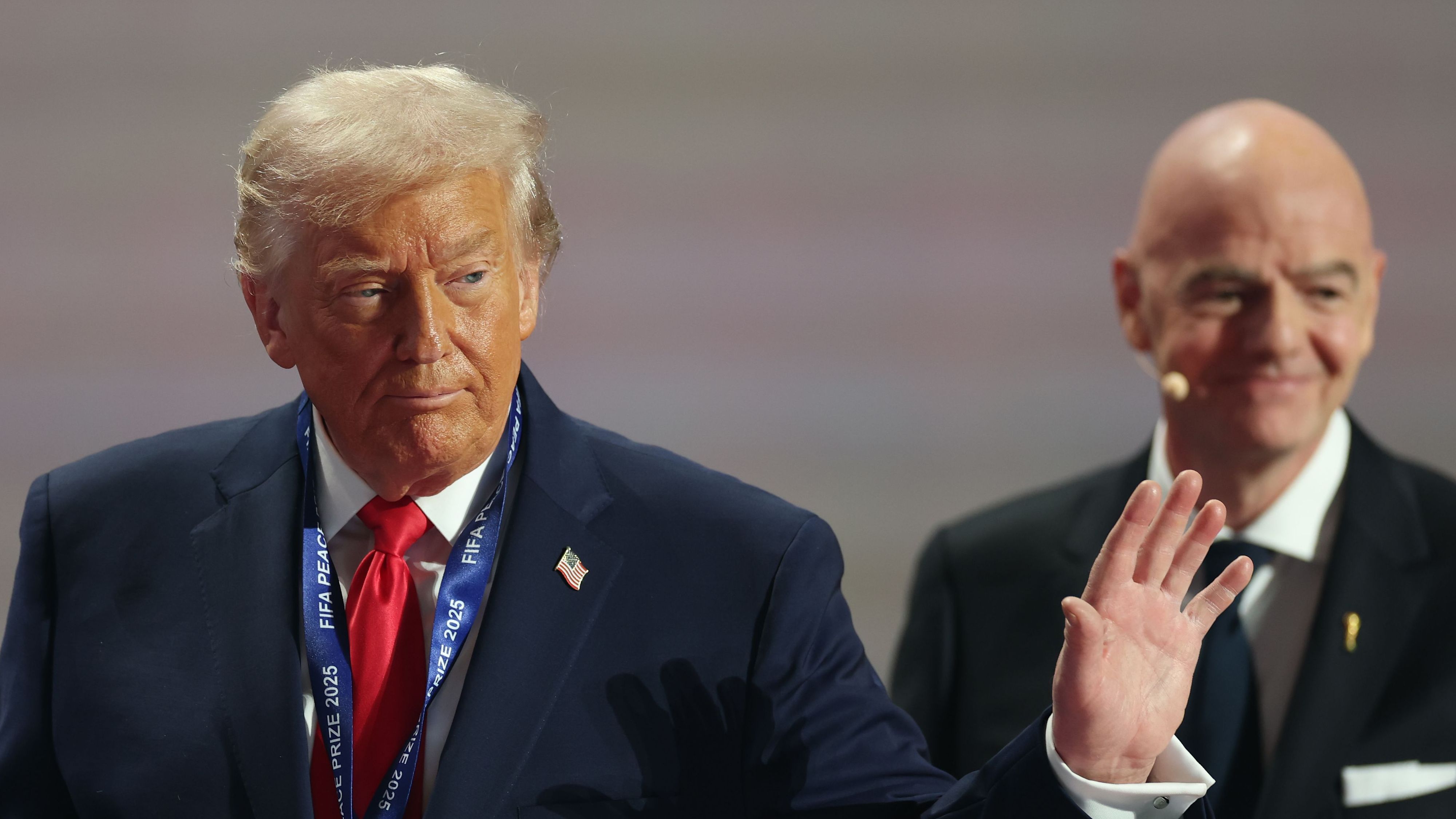 بلاتر يهاجم ترامب بشدة ويحذر من مونديال 2026: 