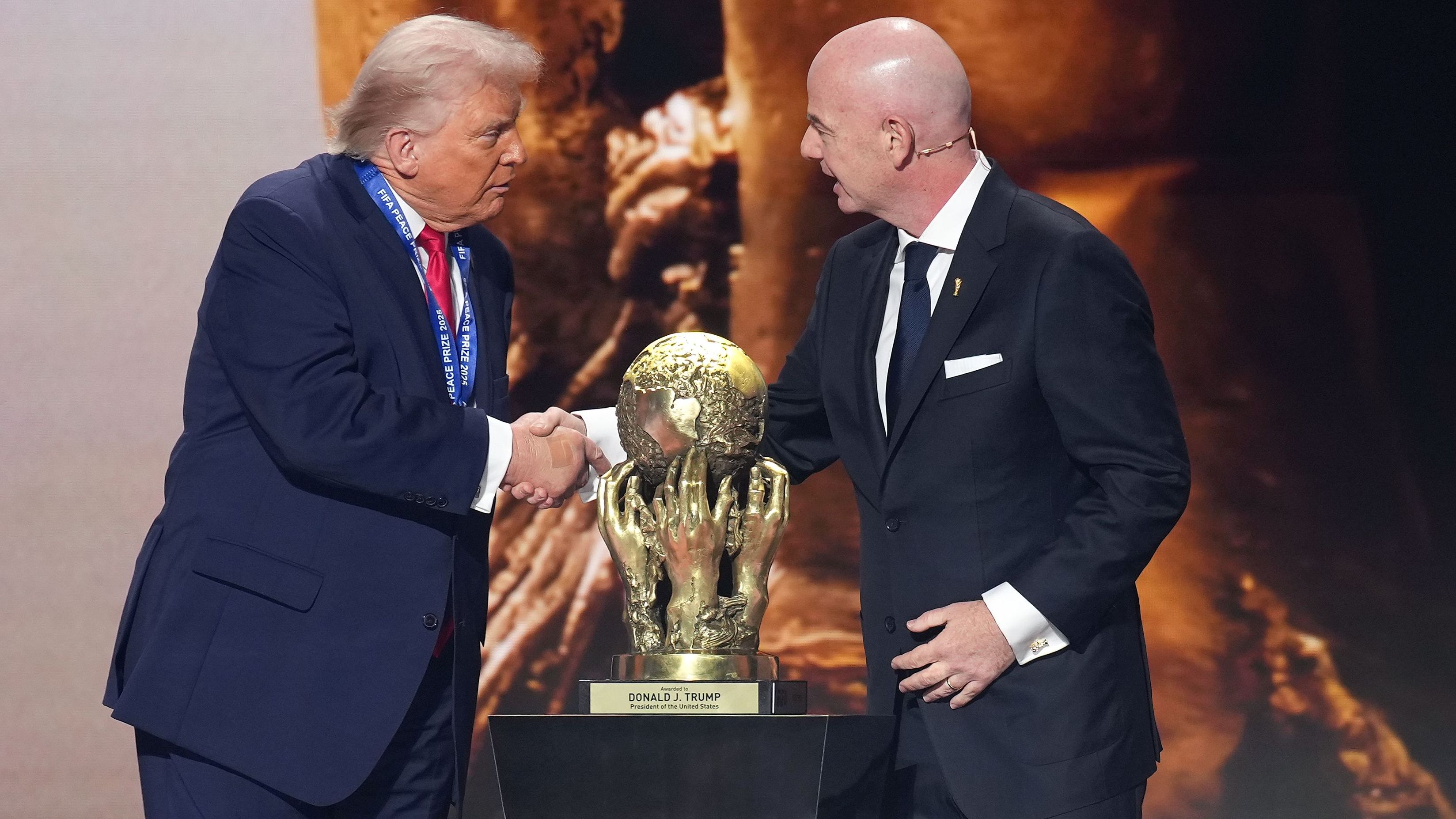 البيت الأبيض يدرس الترشح لاستضافة كأس العالم 2038 مع خطة التوسع إلى 64 منتخبًا