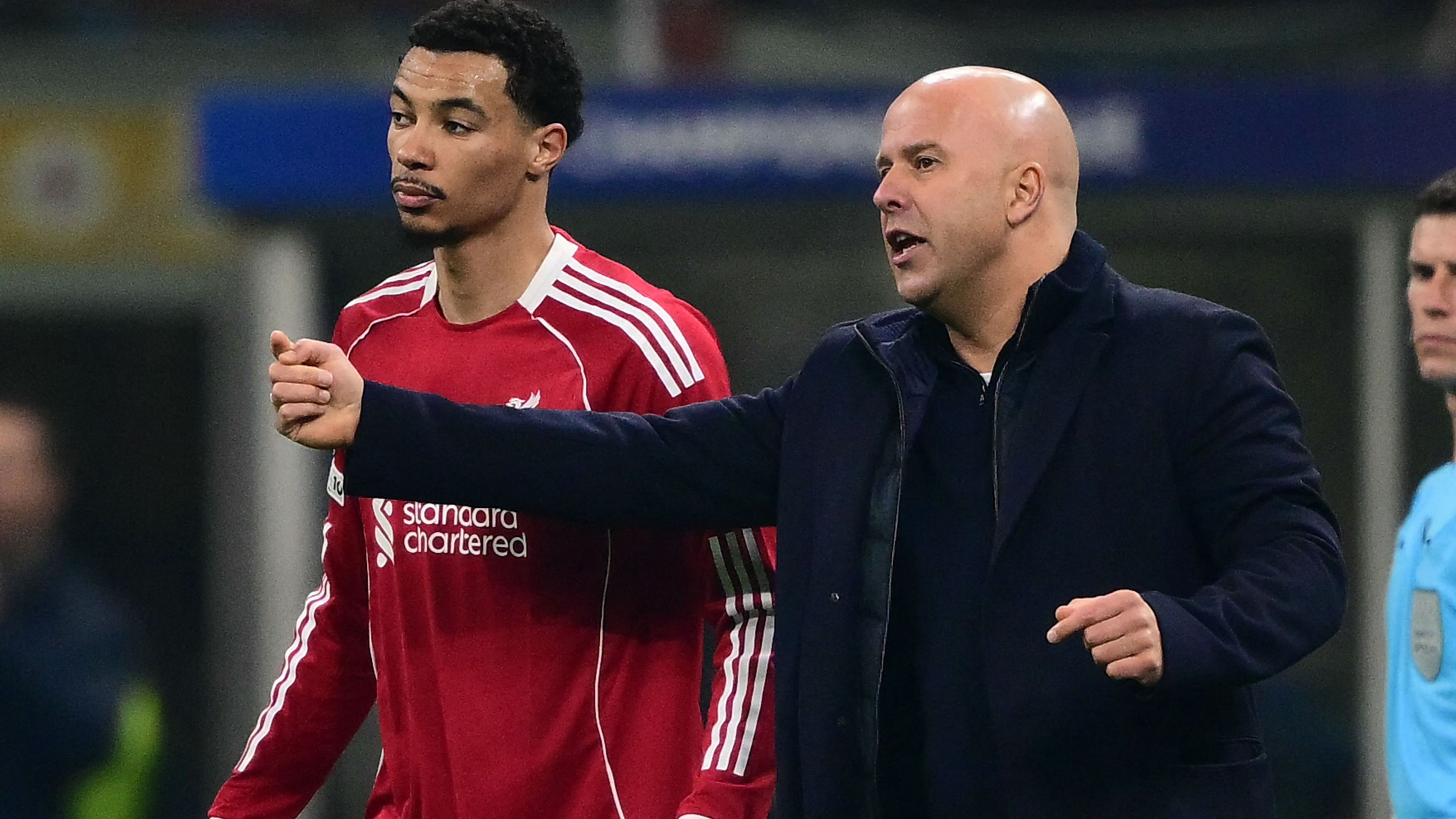 الوسط يساند الدفاع