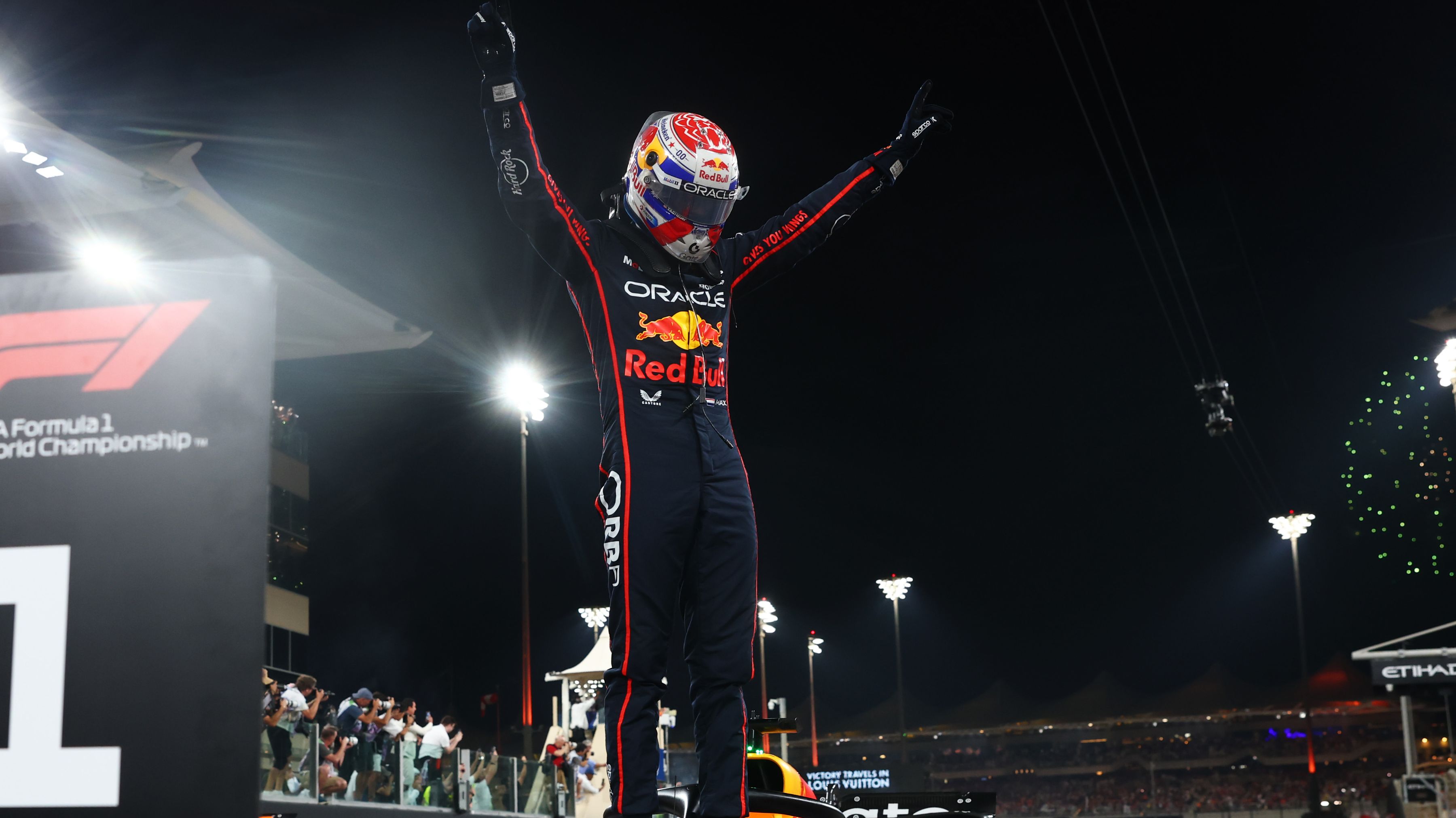 فيرستابن: فخور بفريقي رغم فقدان بطولة العالم | كووورة