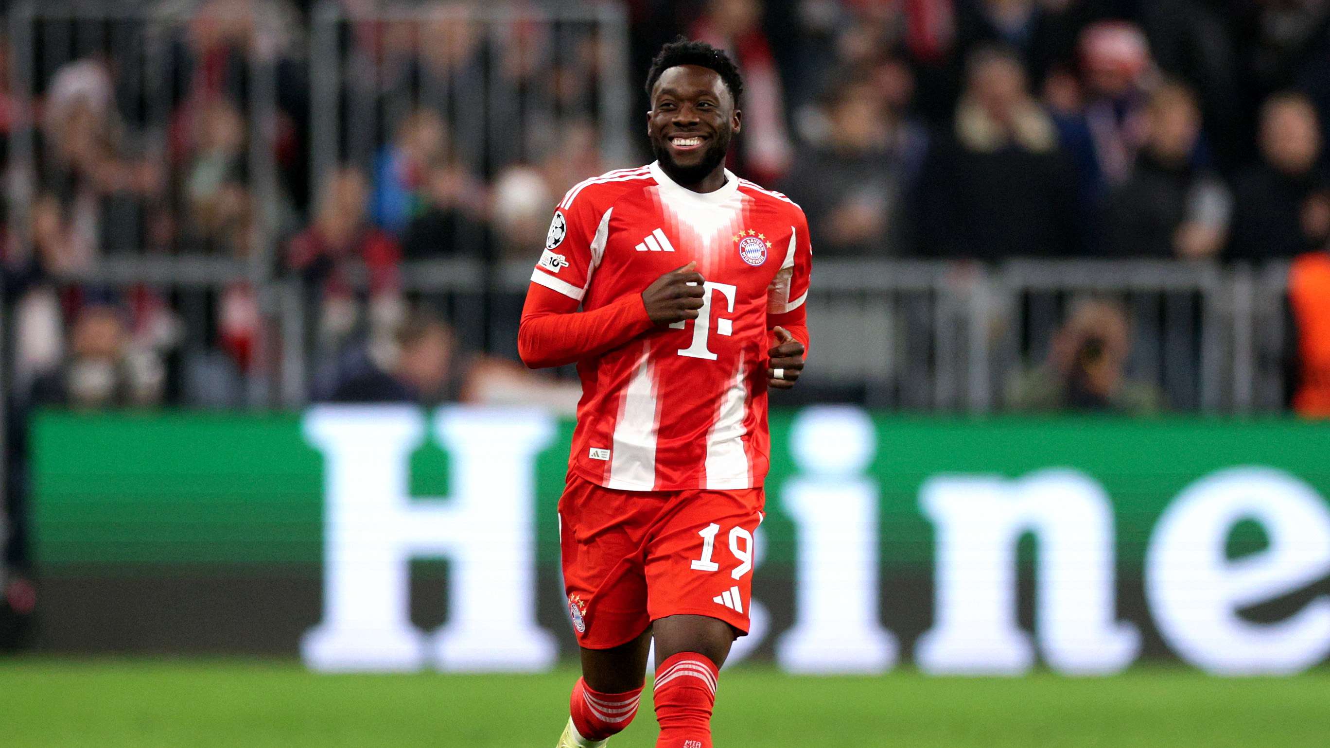 FC Bayern München v Sporting Clube de Portugal - UEFA Champions League 2025/26 League Phase MD6