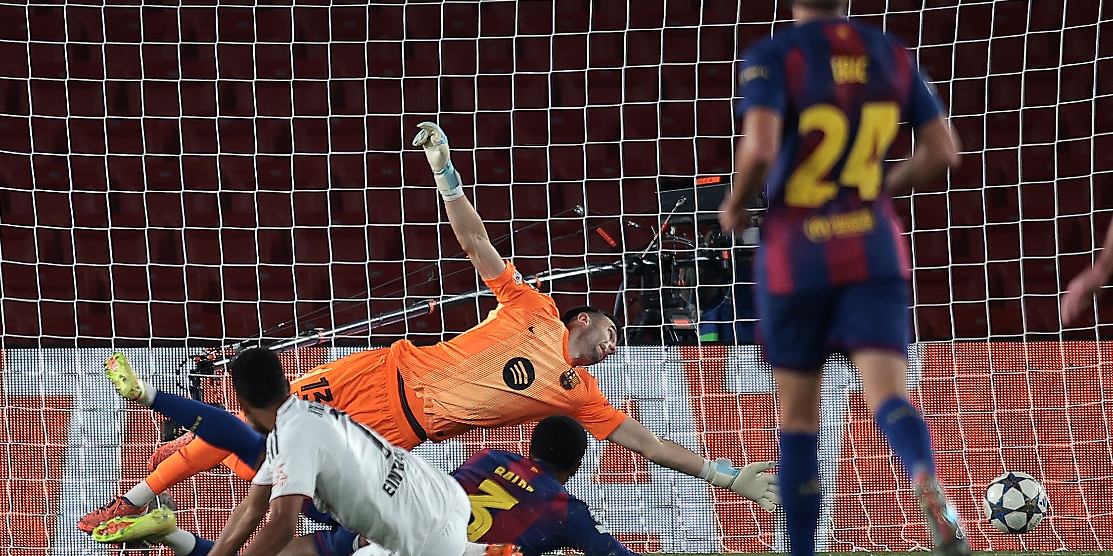 FC Barcelona v Eintracht Frankfurt - UEFA Champions League 2025/26 League Phase MD6