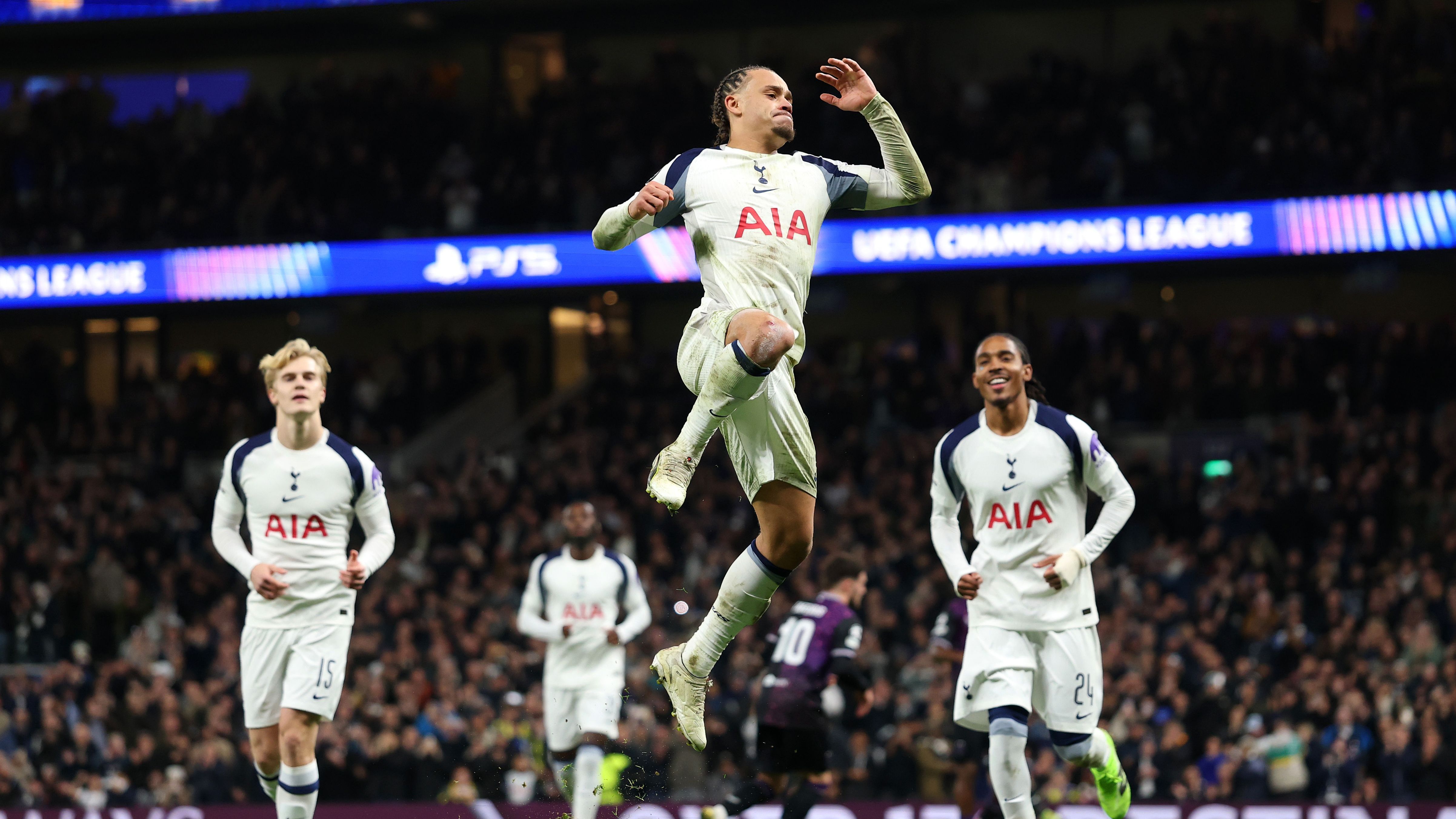 Tottenham face à Slavia Prague en Ligue des Champions: Xavi Simons en grande forme