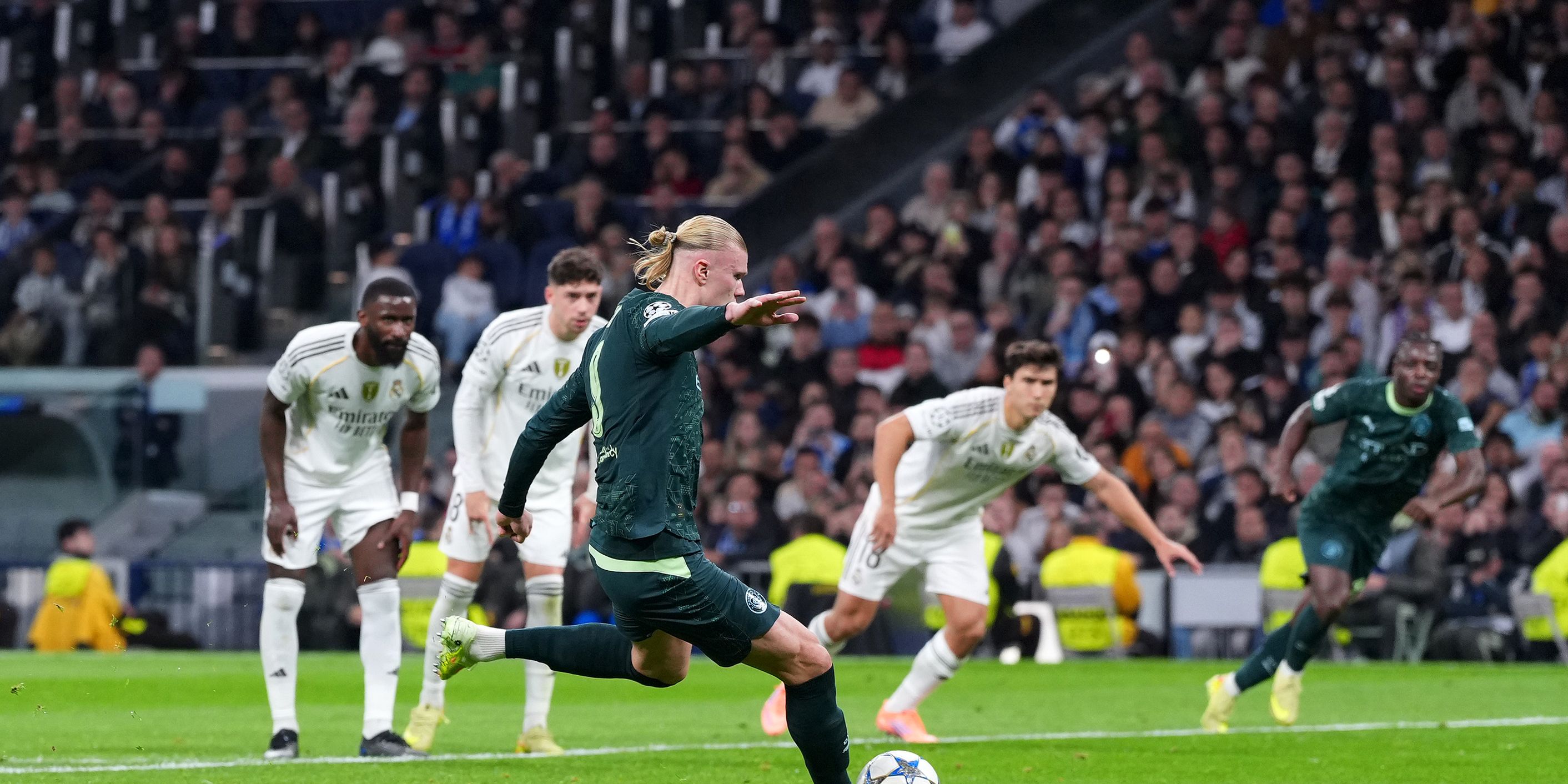 Real Madrid C.F. v Manchester City - UEFA Champions League 2025/26 League Phase MD6