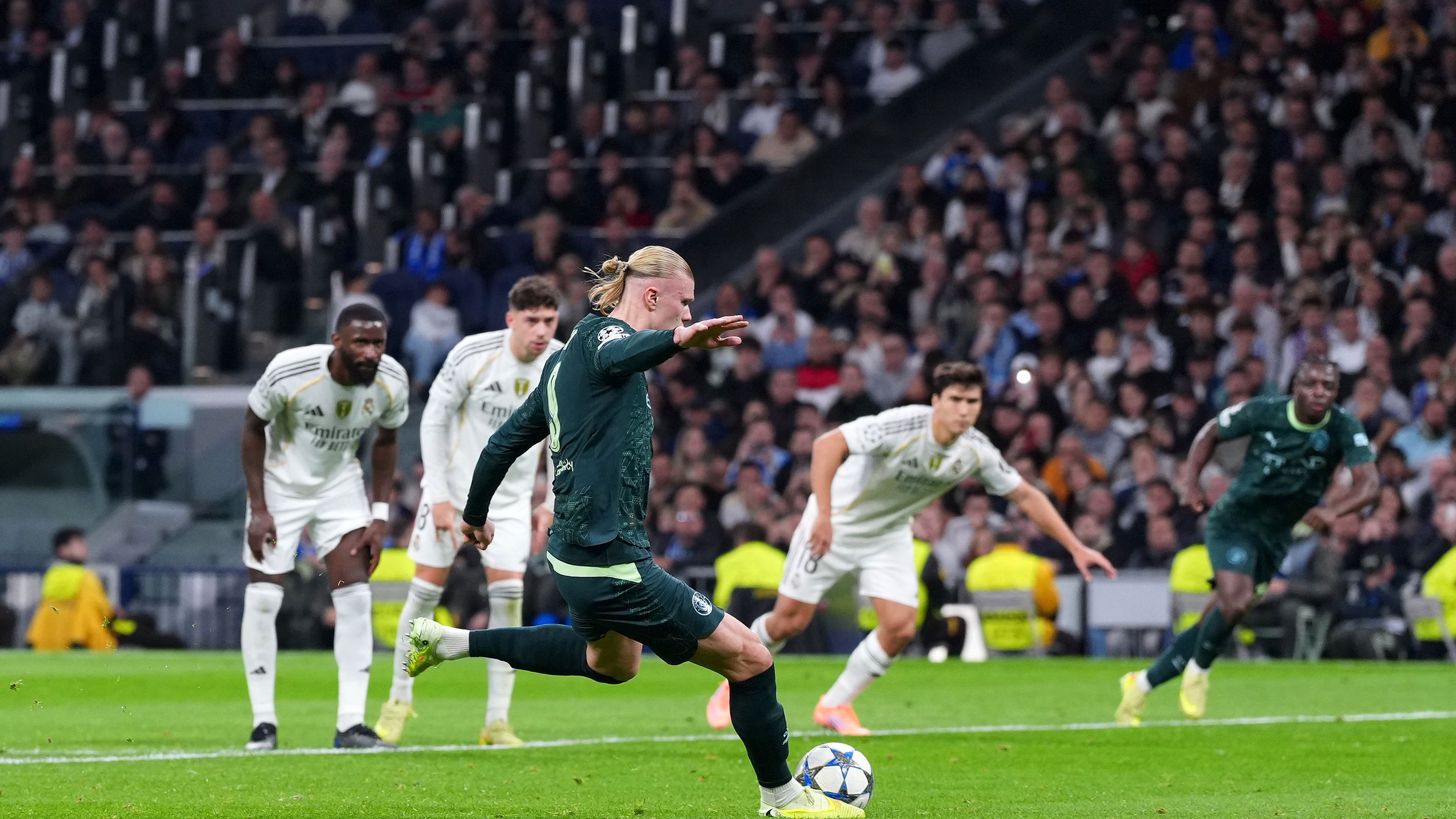Real Madrid C.F. v Manchester City - UEFA Champions League 2025/26 League Phase MD6