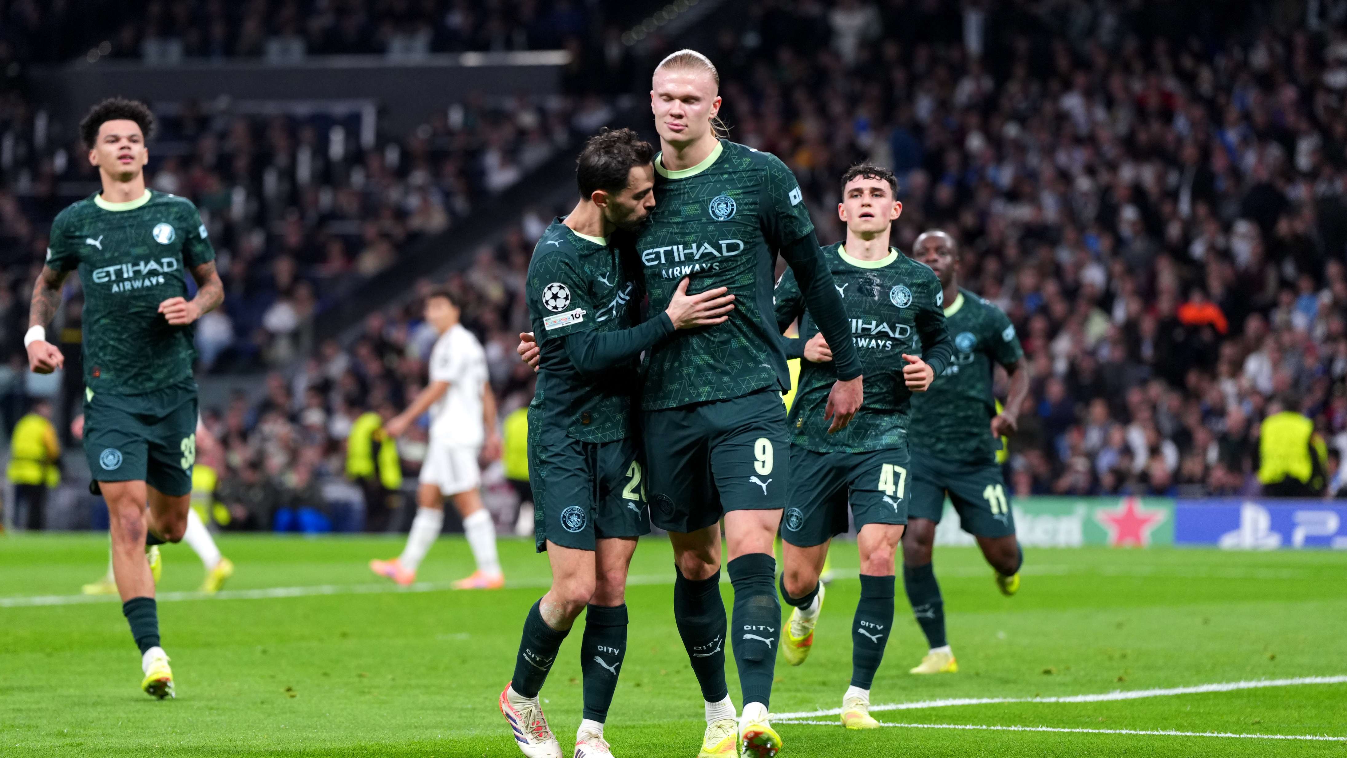 Real Madrid C.F. v Manchester City - UEFA Champions League 2025/26 League Phase MD6