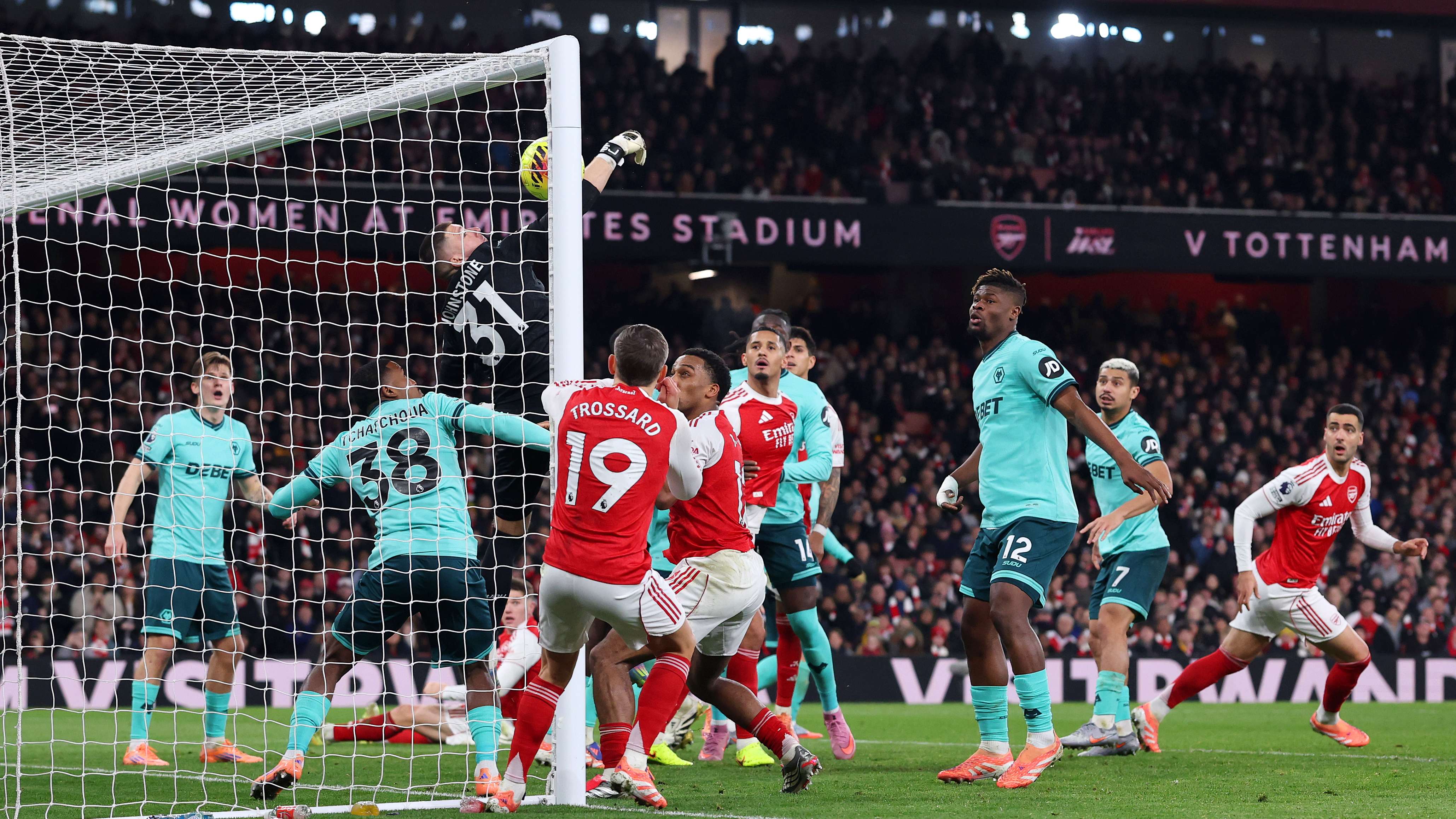 Arsenal v Wolverhampton Wanderers - Premier League