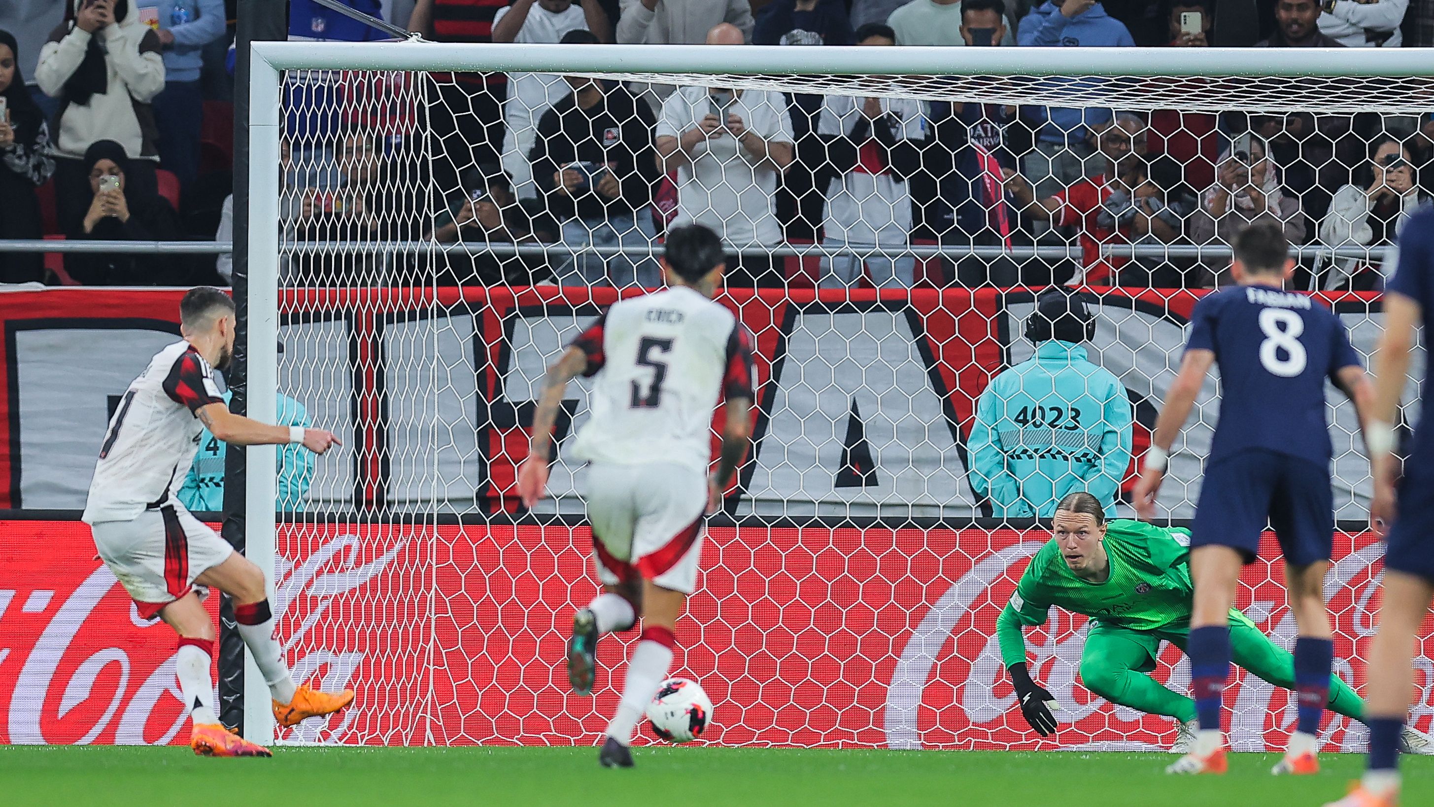 TOPSHOT-FBL-FIFA-QAT-PSG-FLAMENGO