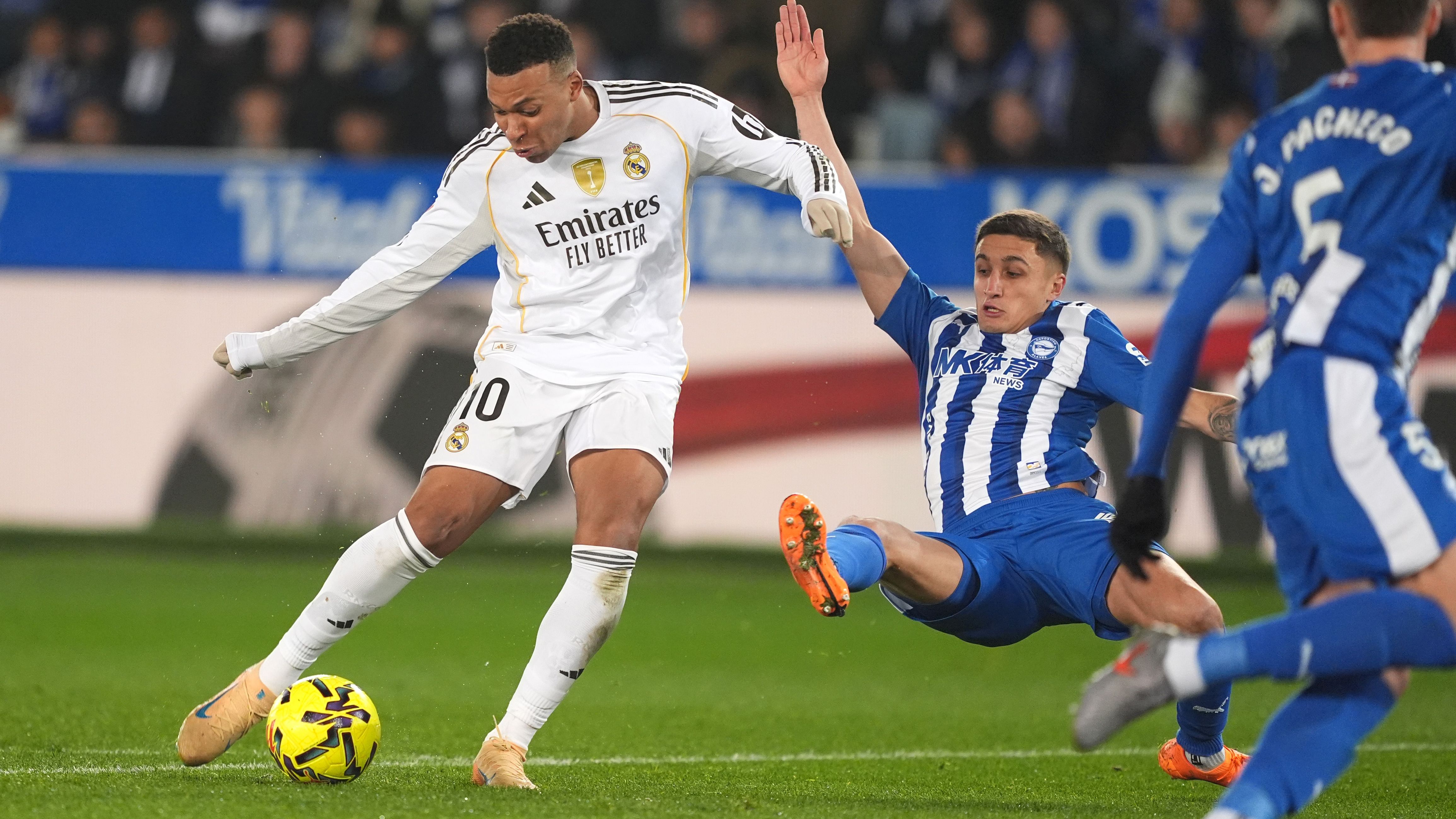 Deportivo Alaves v Real Madrid CF - LaLiga EA Sports