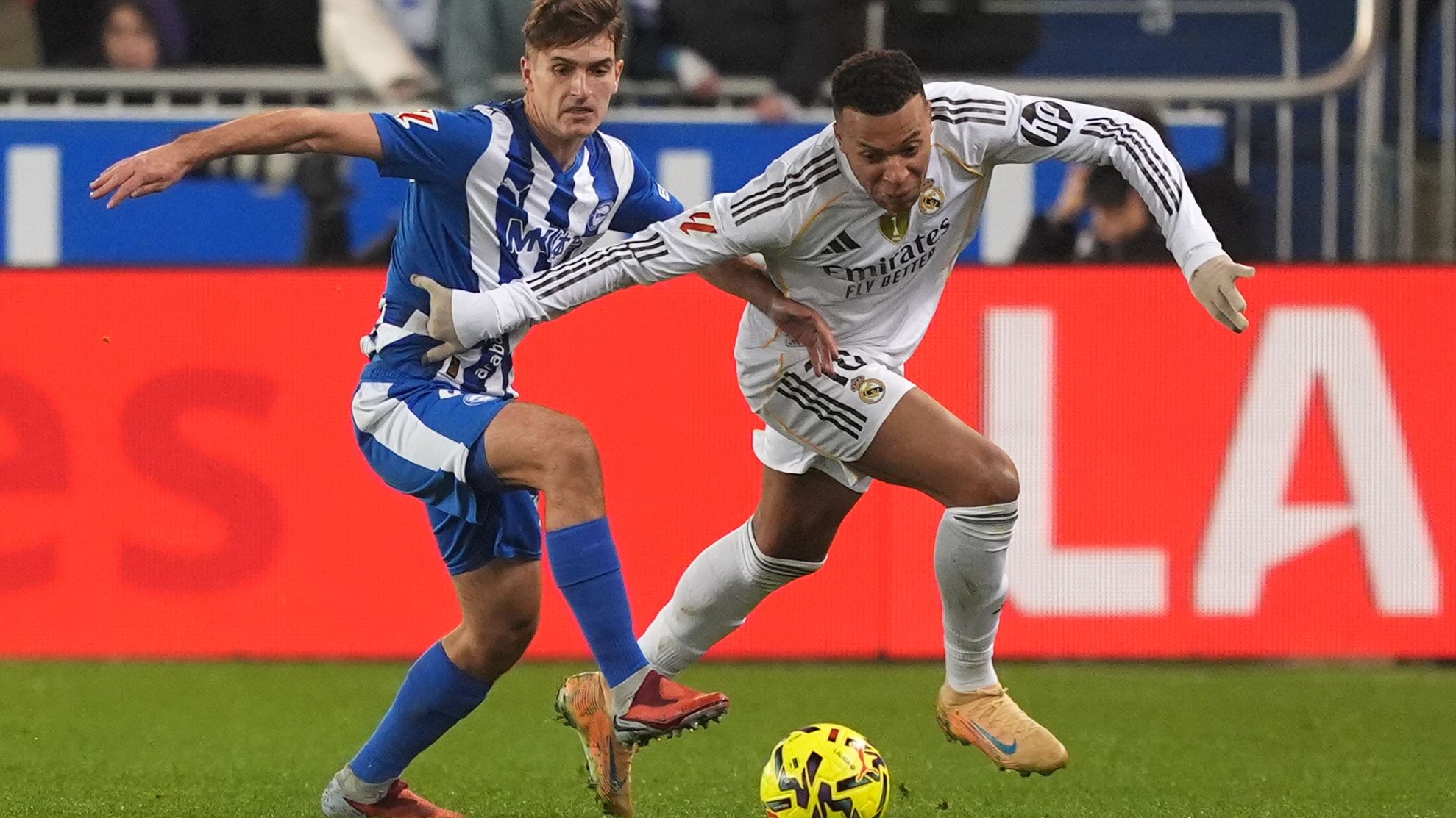 Deportivo Alaves v Real Madrid CF - LaLiga EA Sports