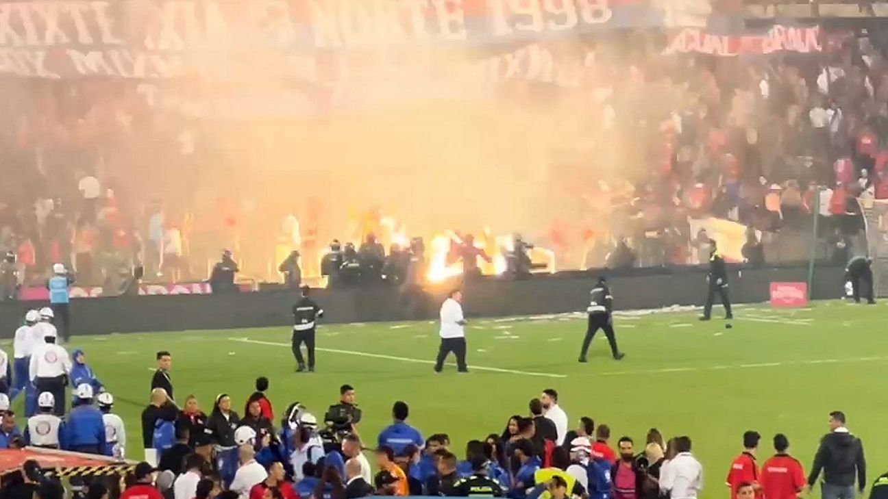 FBL-COL-MEDELLIN-ATLNACIONAL-FANS-CLASHES