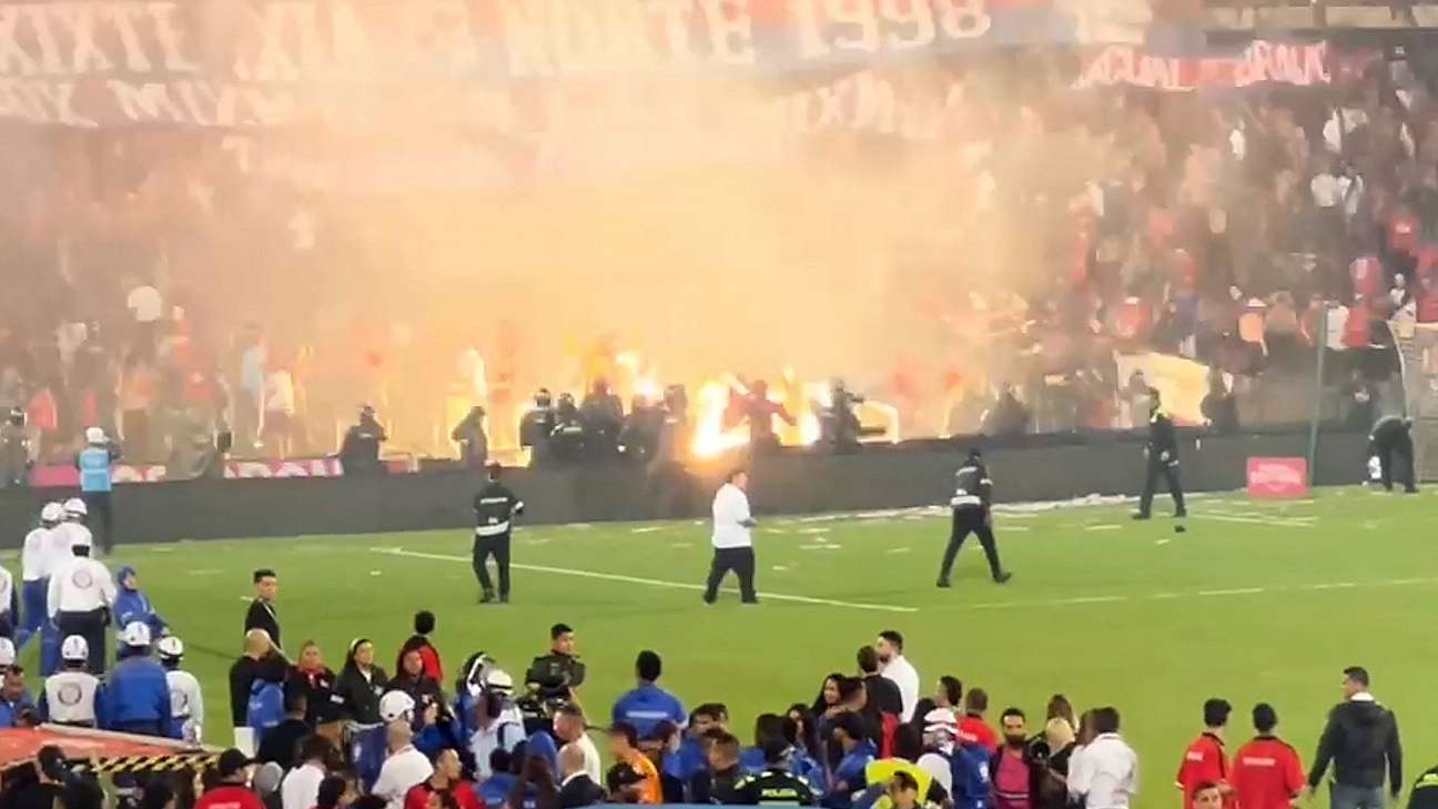 FBL-COL-MEDELLIN-ATLNACIONAL-FANS-CLASHES