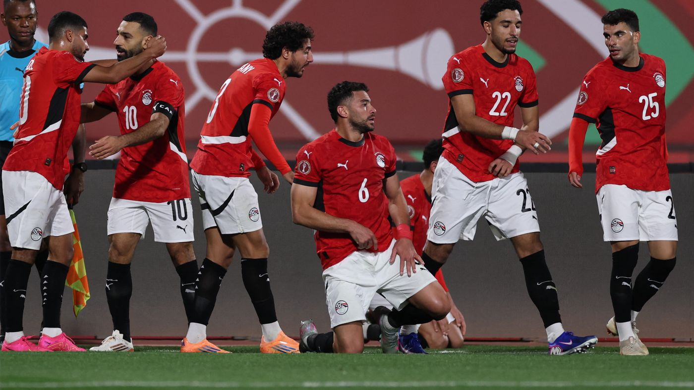 بالفيديو| موقف إنساني.. تصرف نجم مصر يثير إعجاب جماهير المغرب