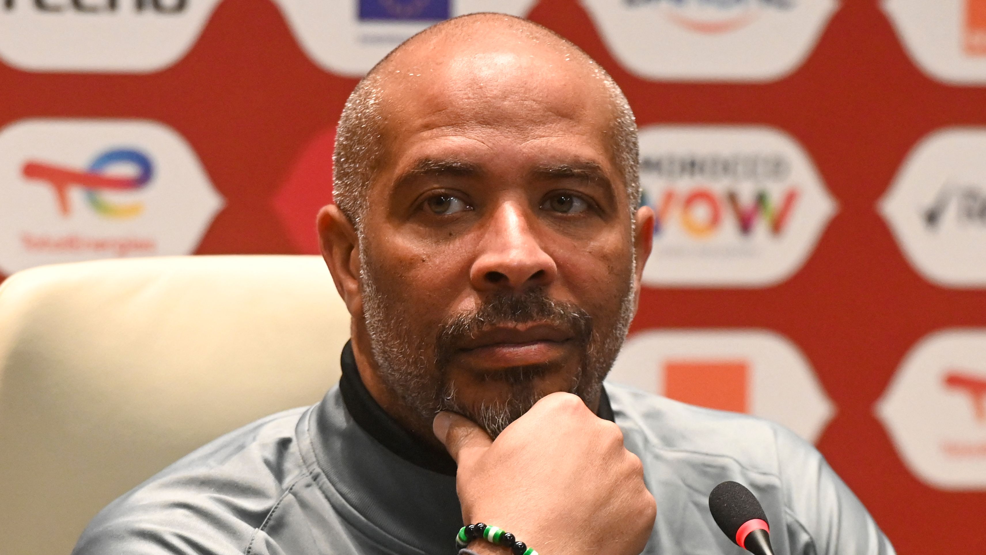 Entrenador Erik Shil dirige a Nigeria frente a Egipto en la CAN