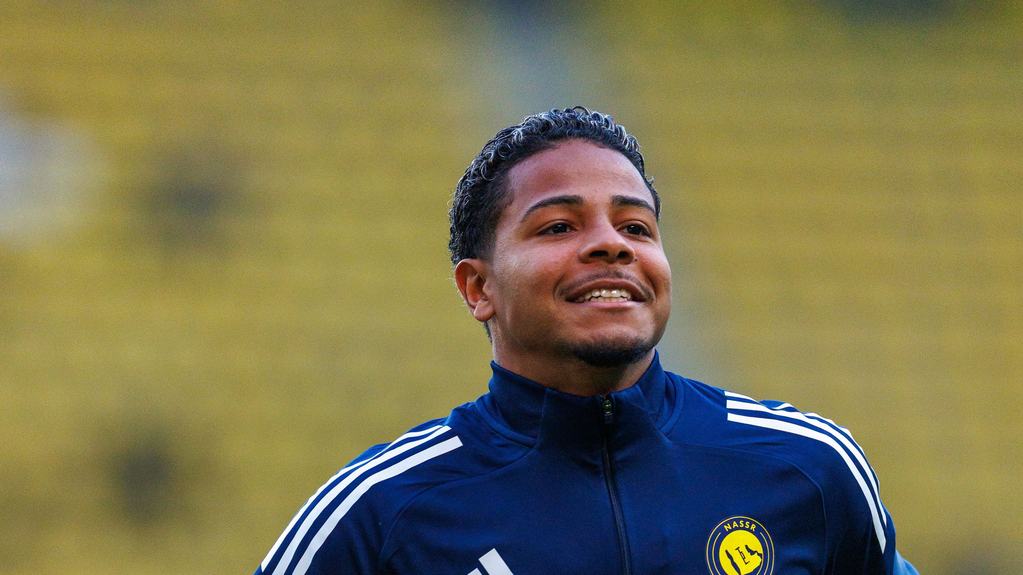 Wesley prêté à Real Sociedad portant le maillot numéro 22