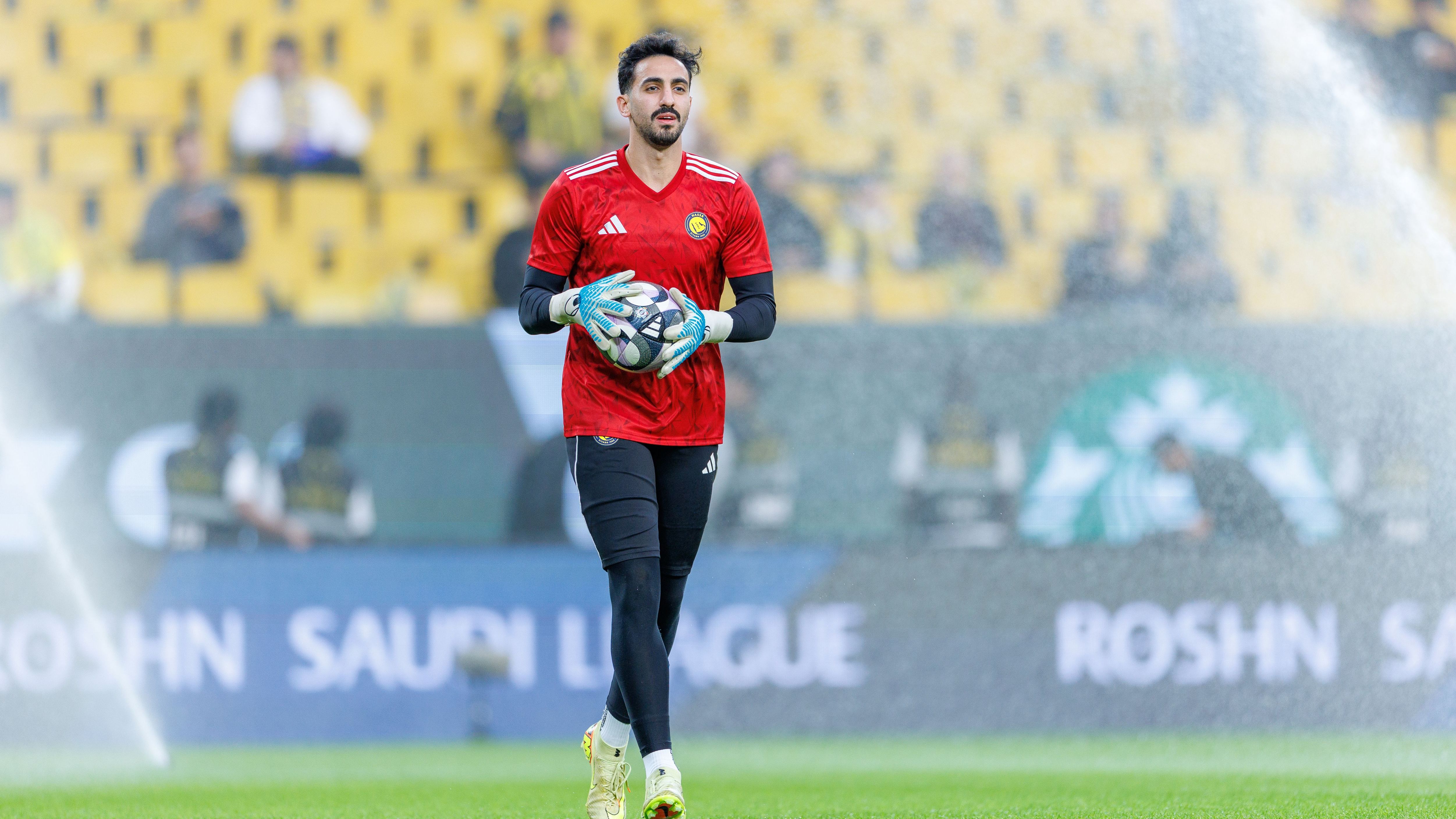 بعد صفعة الفتح.. نواف العقيدي يقترب من غريم النصر