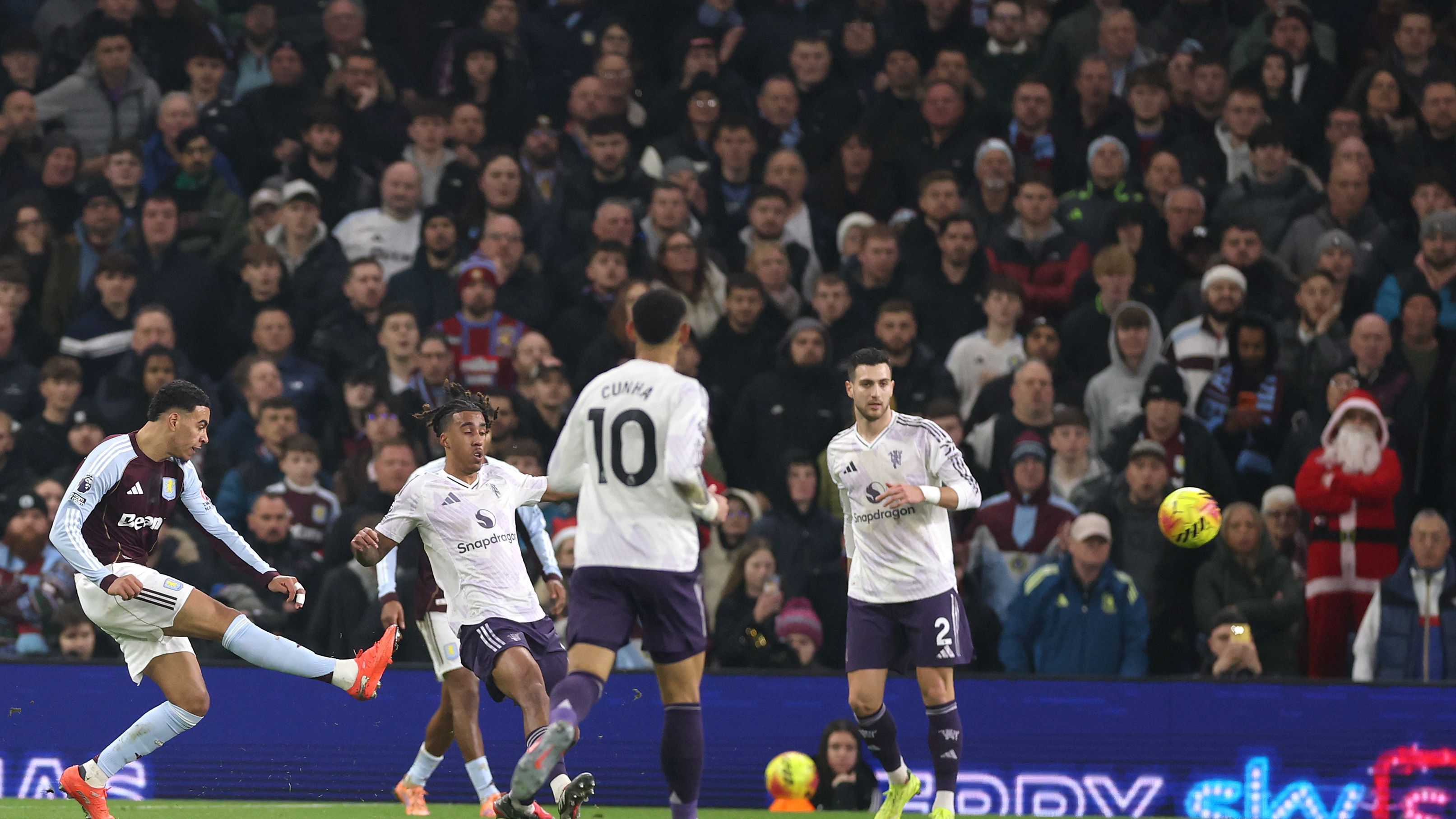 Aston Villa v Manchester United - Premier League