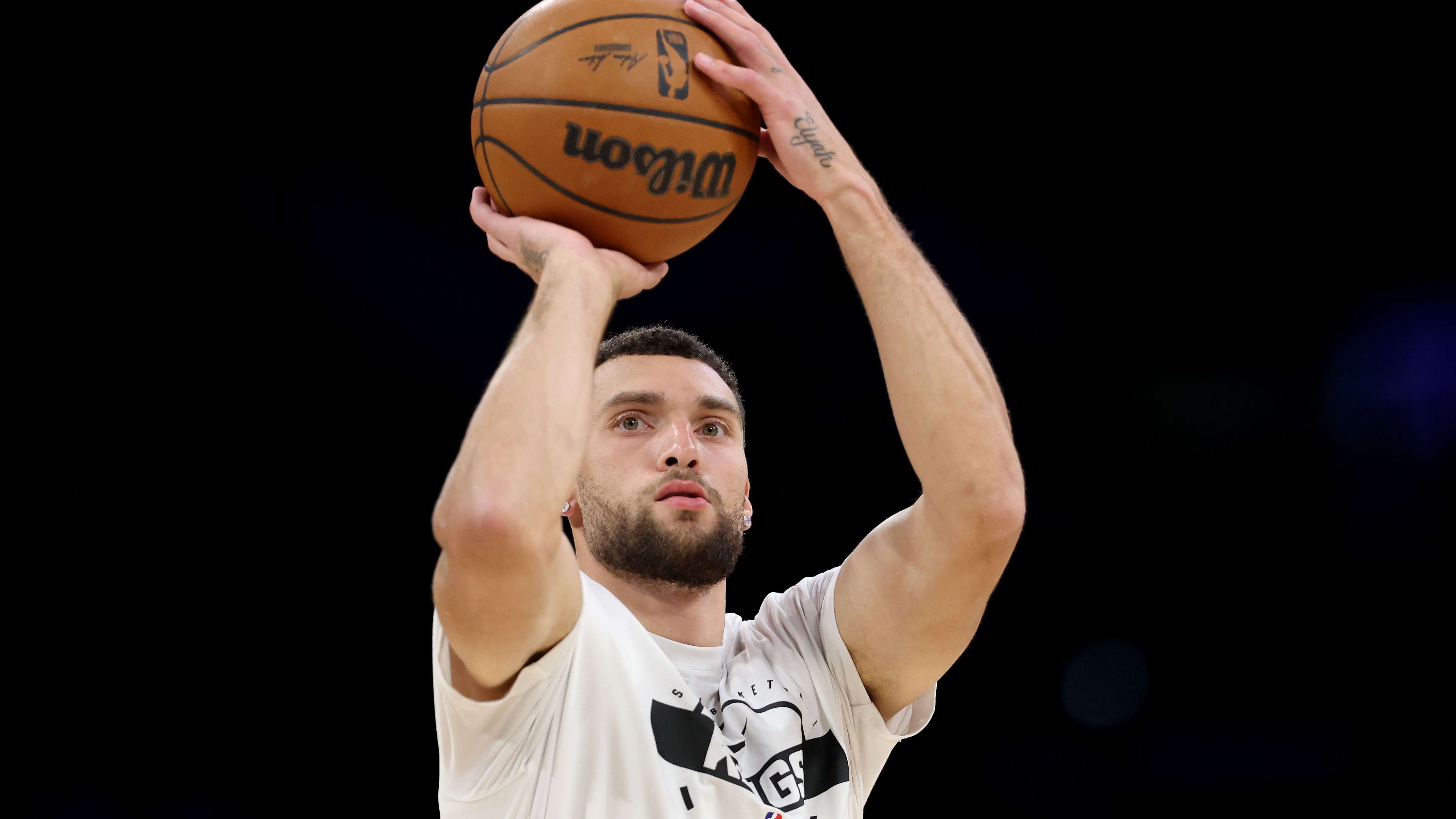 Sacramento Kings v Los Angeles Lakers