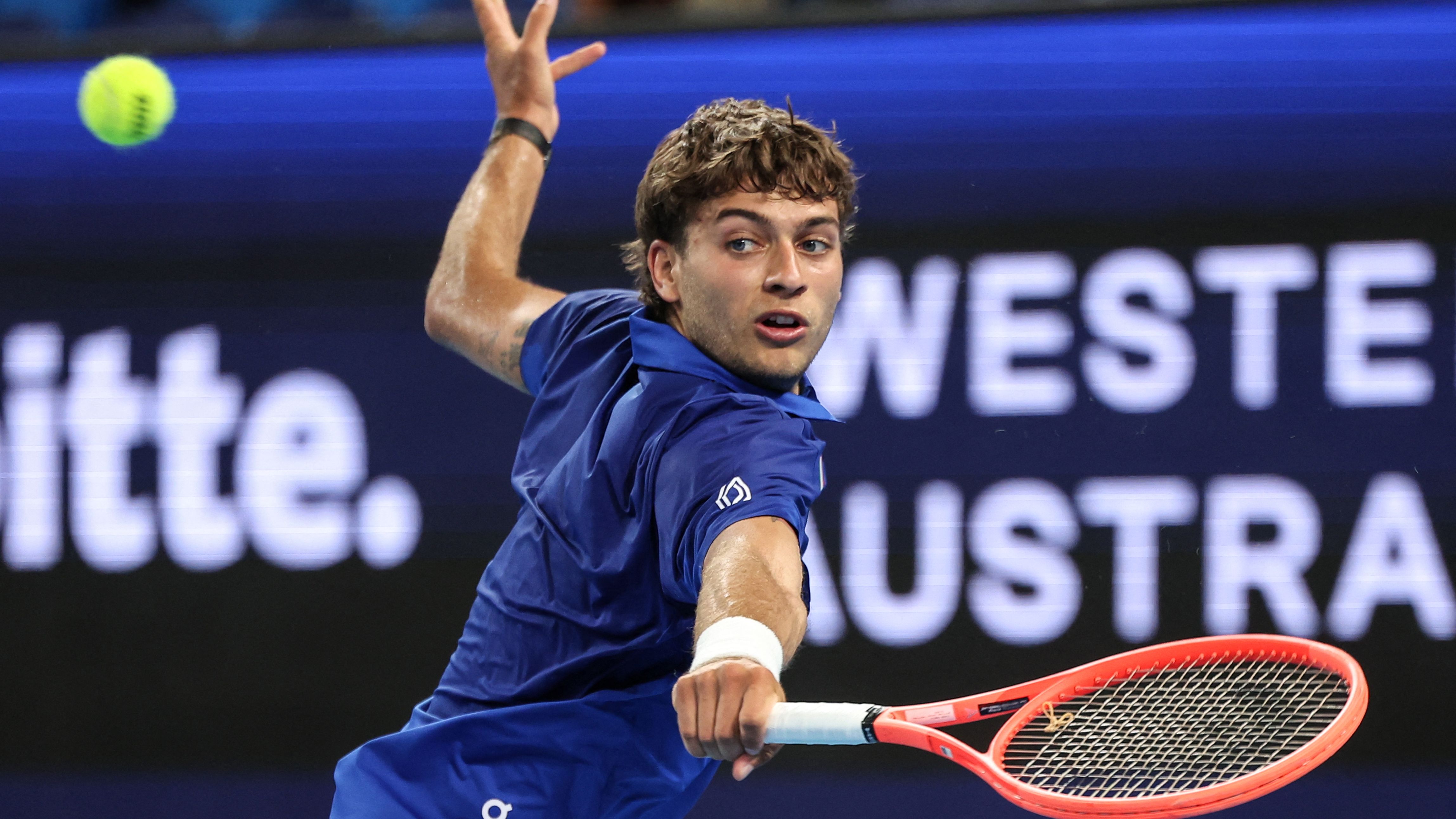 Copoli pocket ball Davis Cup clash with Wawrinka