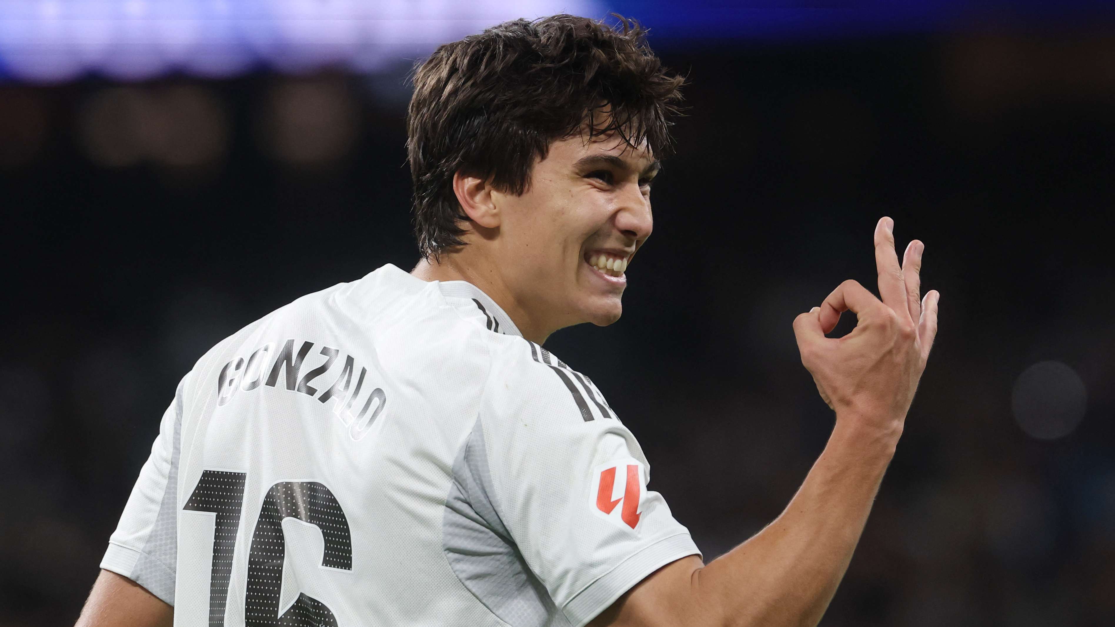 TOPSHOT-FBL-ESP-LIGA-REAL MADRID-BETIS